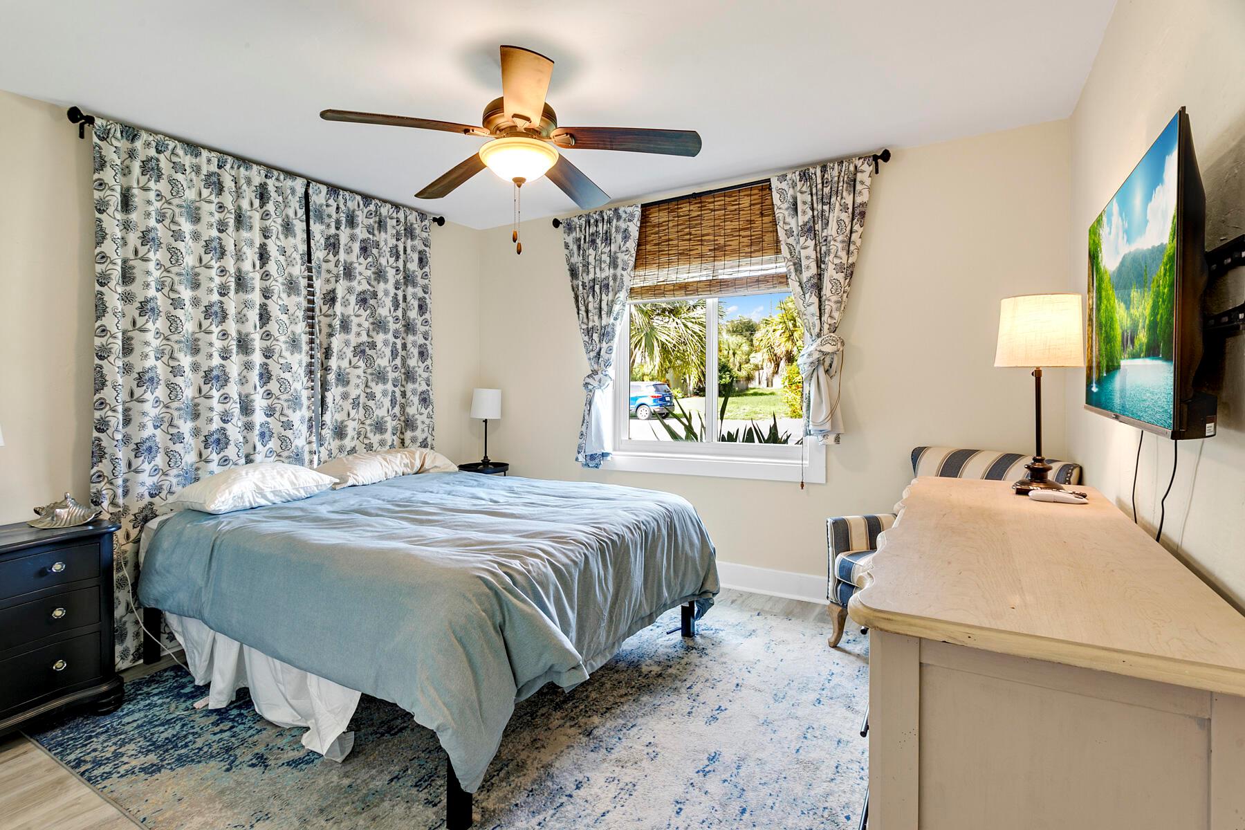 NORTH LAKE WORTH - Residential