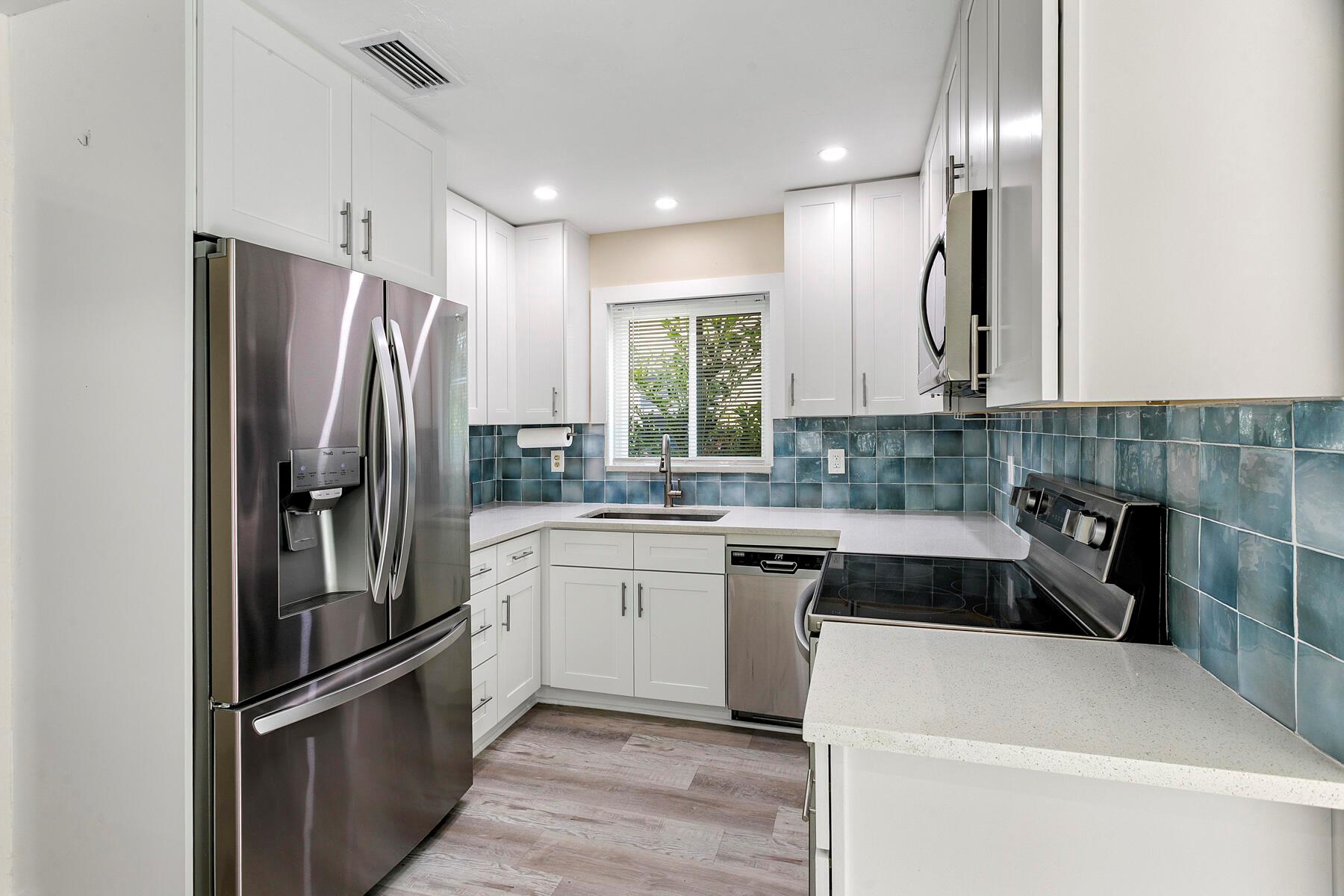 NORTH LAKE WORTH - Residential