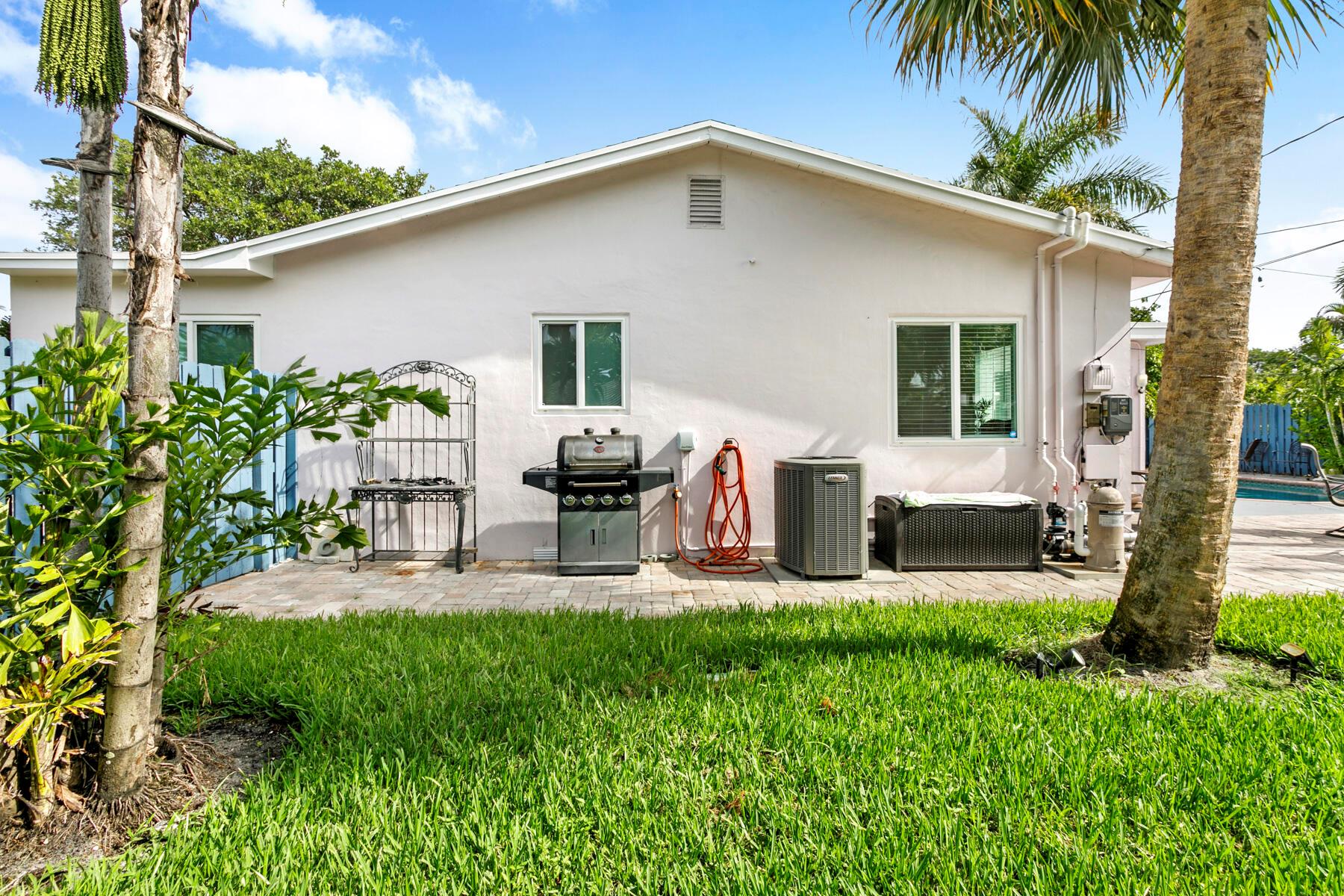 NORTH LAKE WORTH - Residential