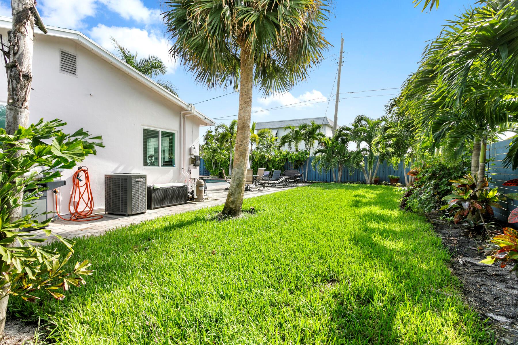 NORTH LAKE WORTH - Residential