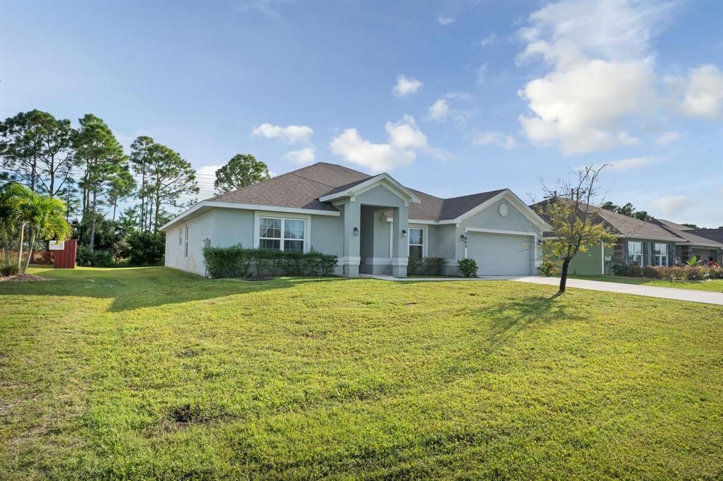 Photo of 5865 NW Leah Drive, Port Saint Lucie, FL 34986 (MLS # R10750203)
