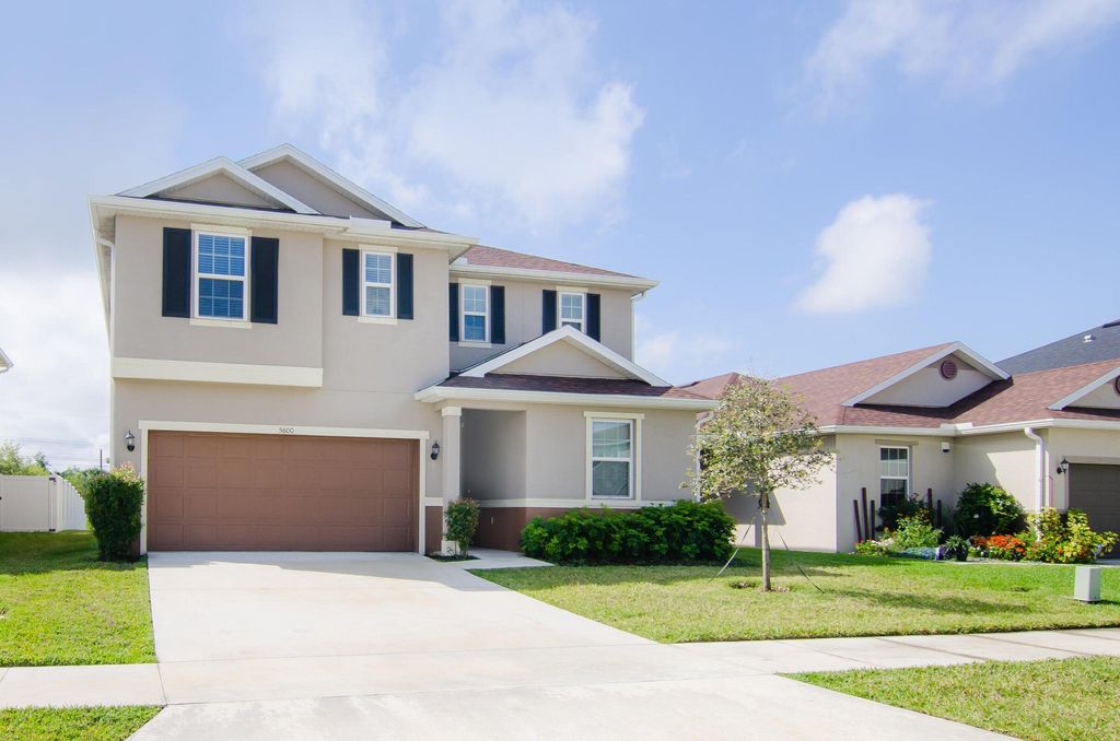 Photo of 5600 NW Pine Trail Circle, Port Saint Lucie, FL 34983 (MLS # R11149538)
