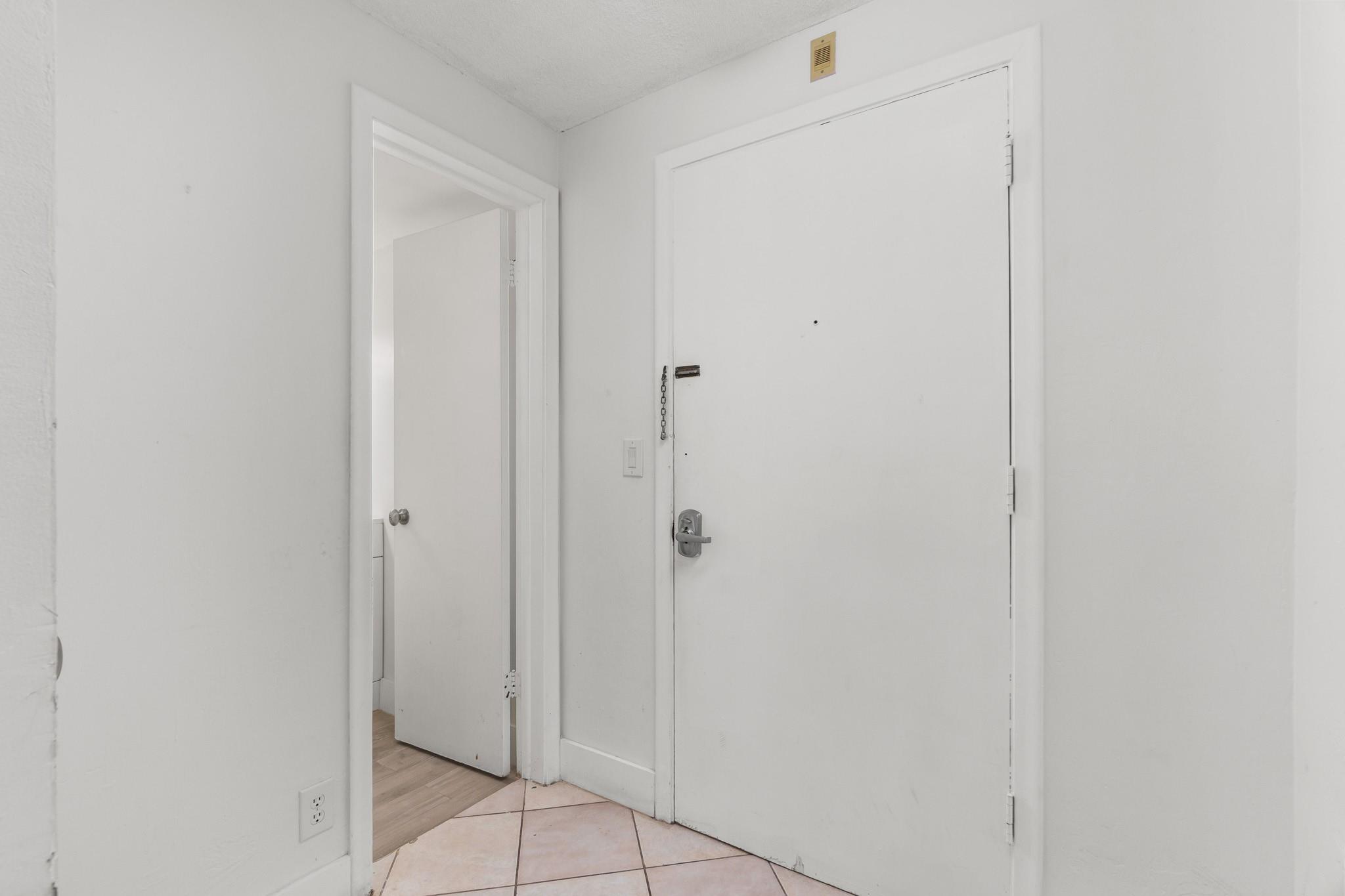 VIRGINIAN APTS - Residential