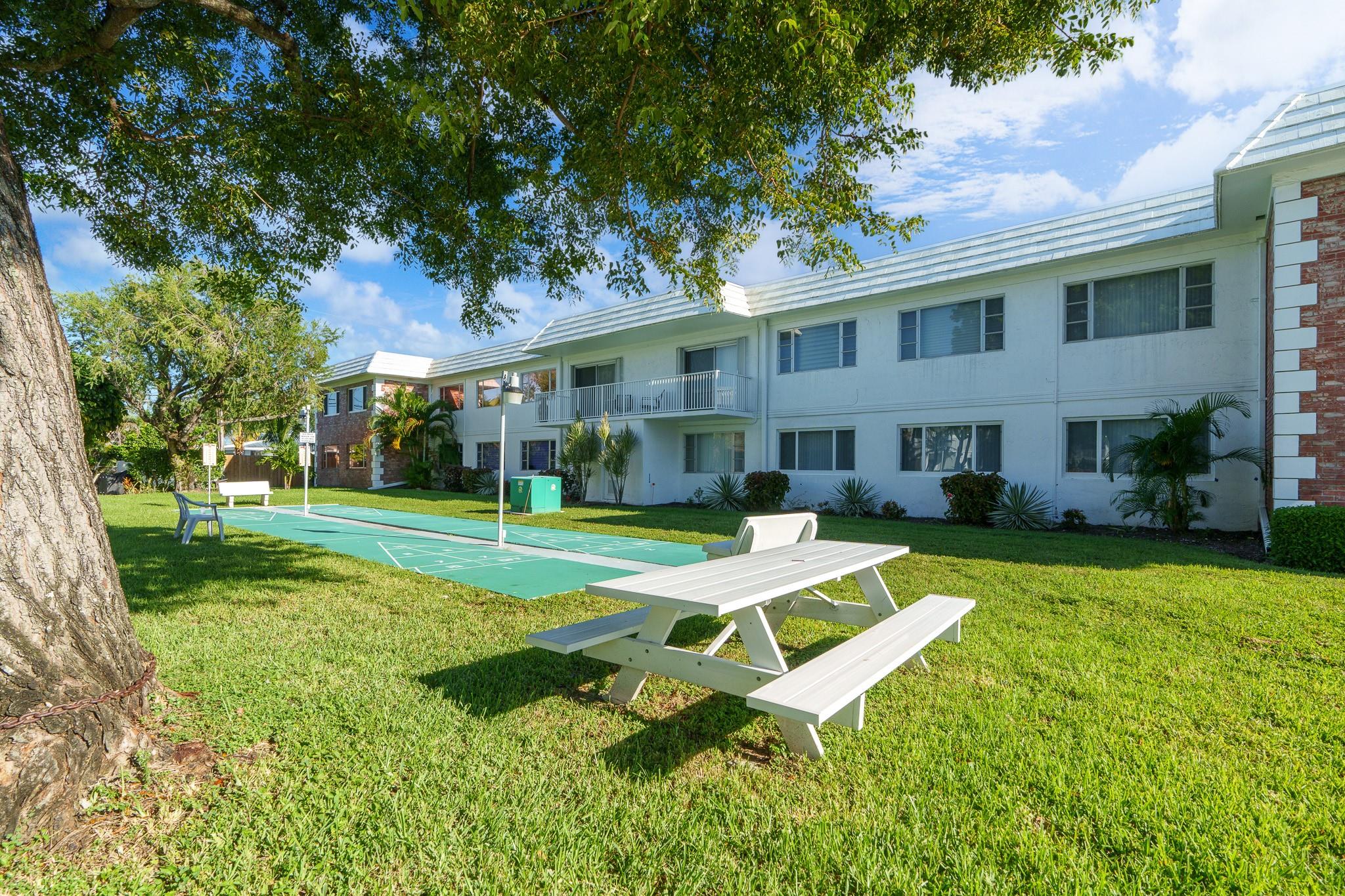 VIRGINIAN APTS - Residential