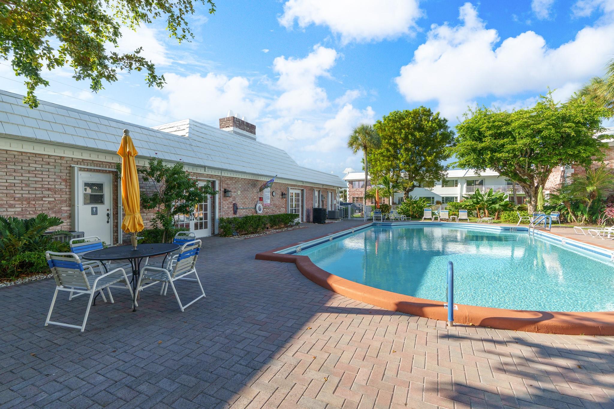 VIRGINIAN APTS - Residential