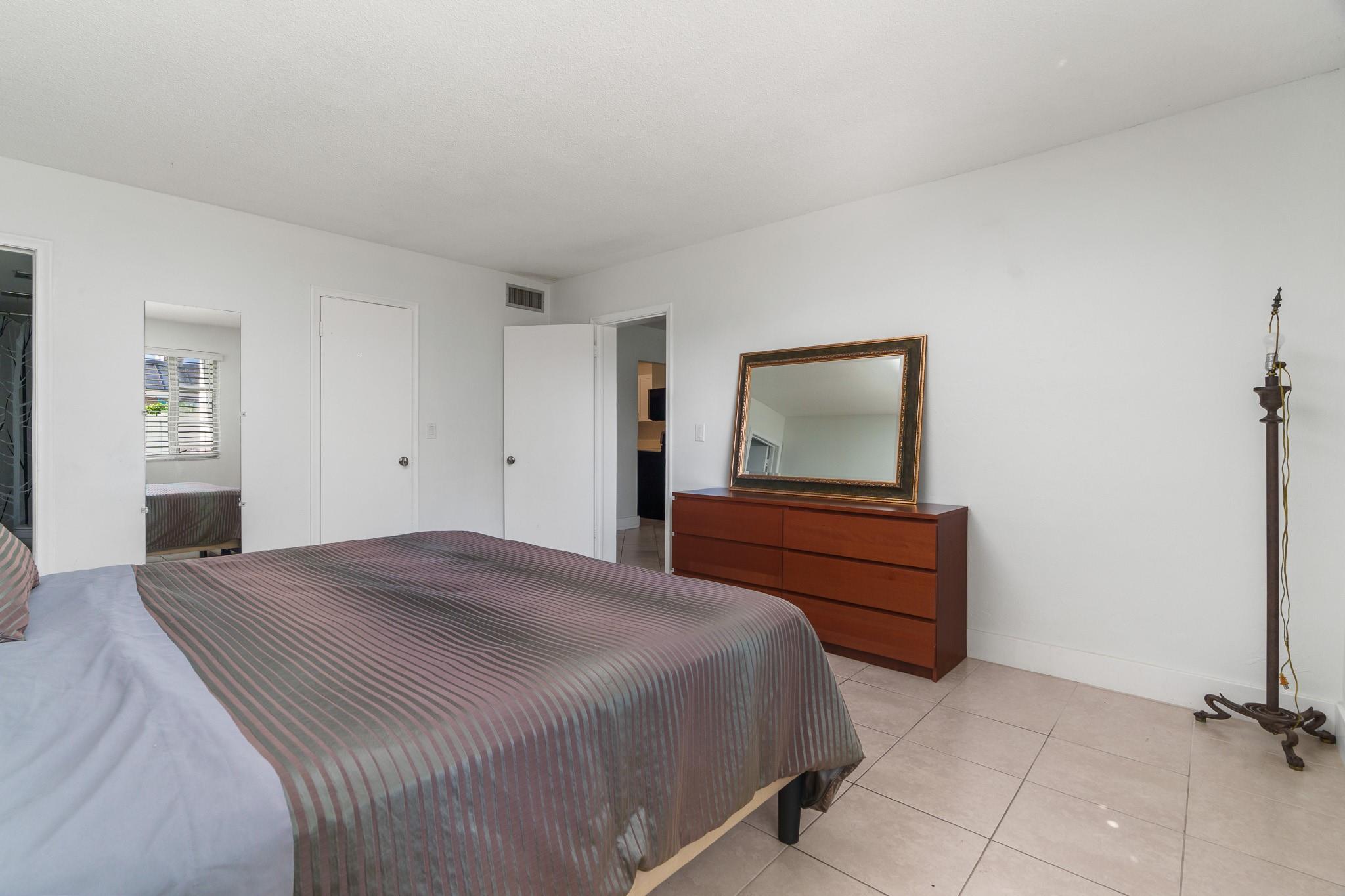 VIRGINIAN APTS - Residential