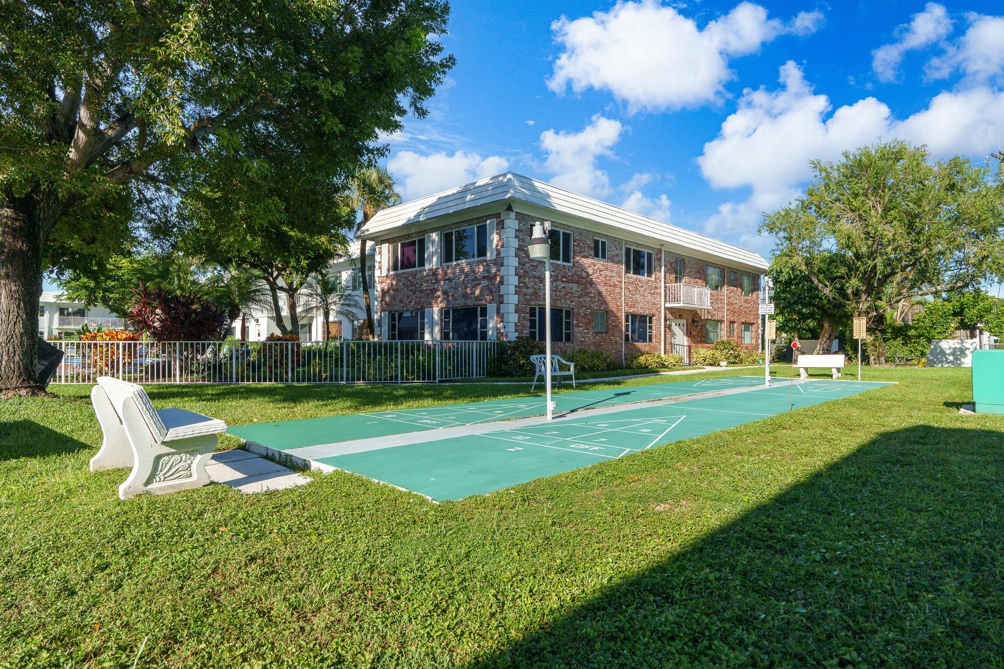 VIRGINIAN APTS - Residential
