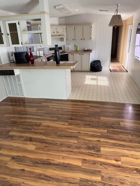 WHISPERING CREEK - Residential