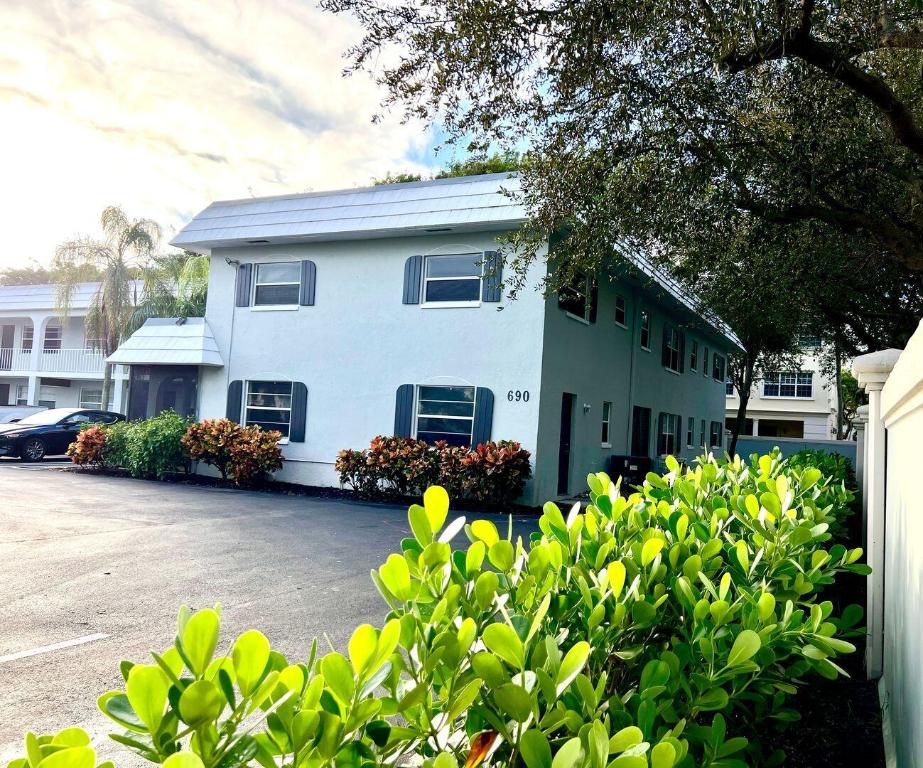 Photo of 690 Kingsbridge Street #2, Boca Raton, FL 33487 (MLS # R11062244)