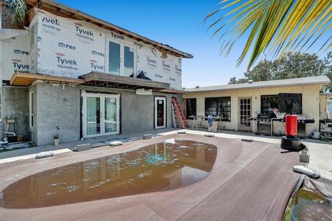 A home in Lauderdale By The Sea