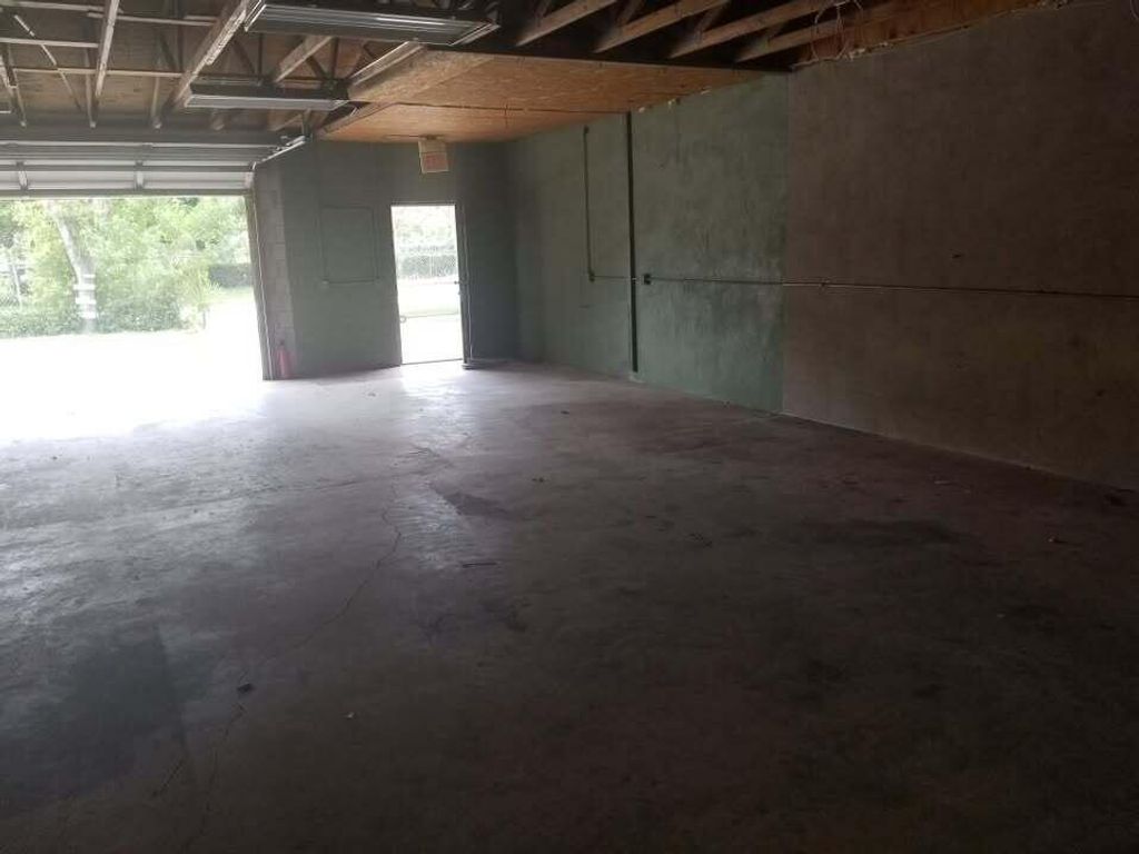 Photo of 815 11th Avenue SW #C, Vero Beach, FL (MLS # R11063602)