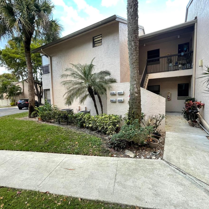 2 Bedroom, 2 Bathroom, freshly renovated. Pool in close proximity. Centrally Located and surrounded by Parks, areas for shopping, entertainment, with day and night life style entertainment at the Promenade Coconut Creek...Easy access to the Sawgrass Express Way and Turnpike