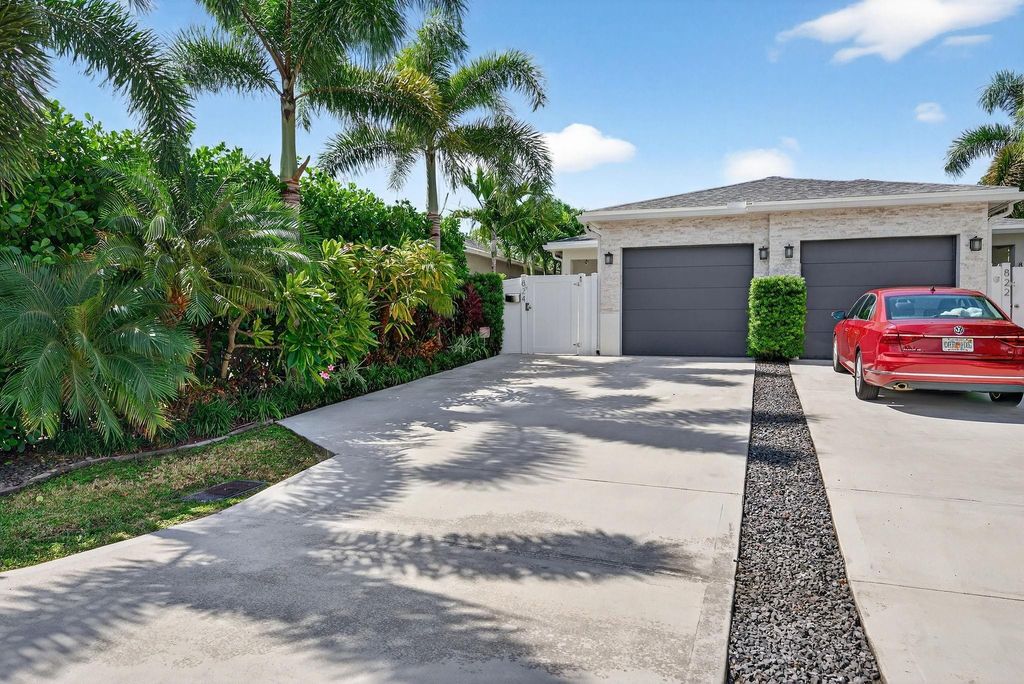 Photo of 824 NE 14th Court, Fort Lauderdale, FL 33304 (MLS # F10531093)