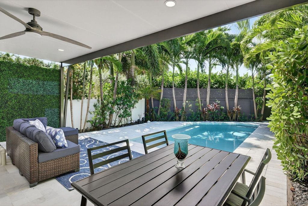 Photo of 824 NE 14th Court, Fort Lauderdale, FL 33304 (MLS # F10531093)