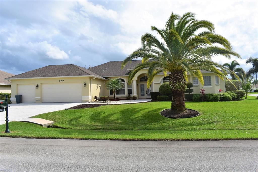 Photo of 5802 NW Fall Flower Court, Port Saint Lucie, FL 34986 (MLS # R10731313)