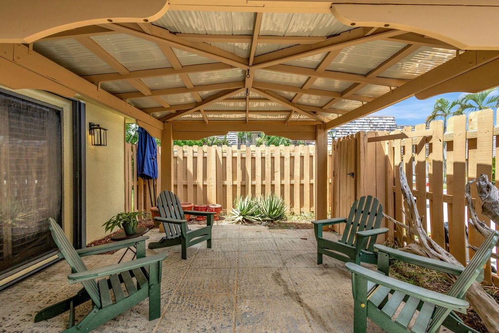 Photo of 99 Lake Arbor Drive, Palm Springs, FL 33461 (MLS # R11013418)