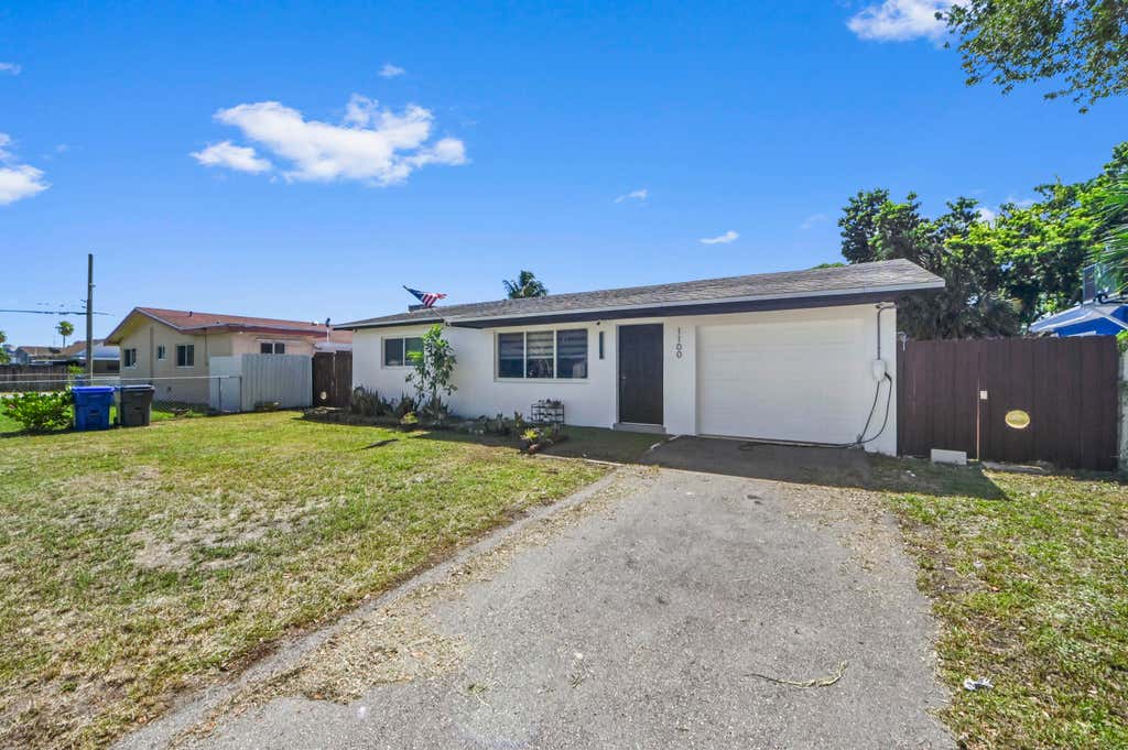 Photo of 1100 N 57TH Terrace, Hollywood, FL 33021 (MLS # B26063810)