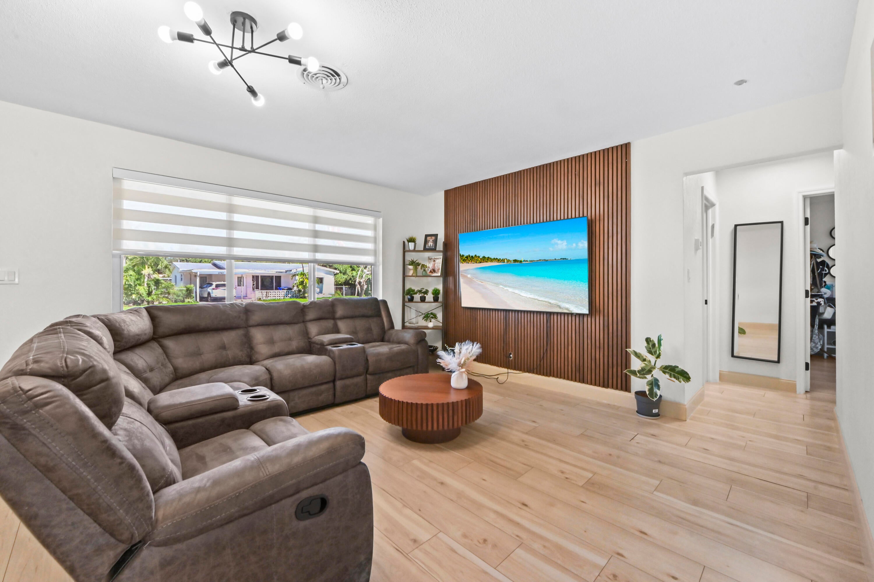 1100 N 57TH Terrace