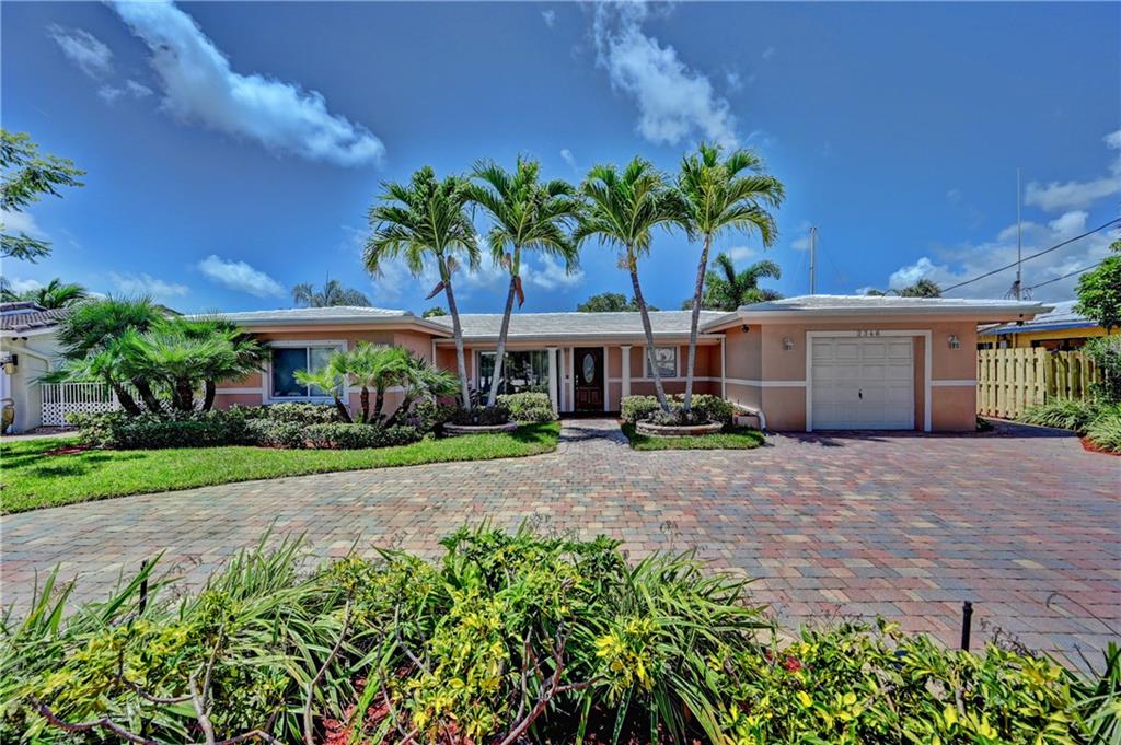Photo of 2346 SE 11th St, Pompano Beach, FL 33062 (MLS # F10302085)