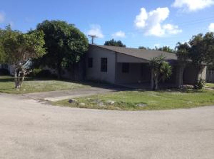 SEASONAL RENTAL - SINGLE FAMILY HOME EAST OF A1A. BUILT IN 1953 TERRAZZO FLOORS 2BDRM/1BATH HIGH CEILINGS SNACK COUNTER STAINLESS APPLIANCES, LAUNDRY  OFF CARPORTLARGE YARD BIG PATIO.  BEACH ACCESS AT END OF STREET!!!