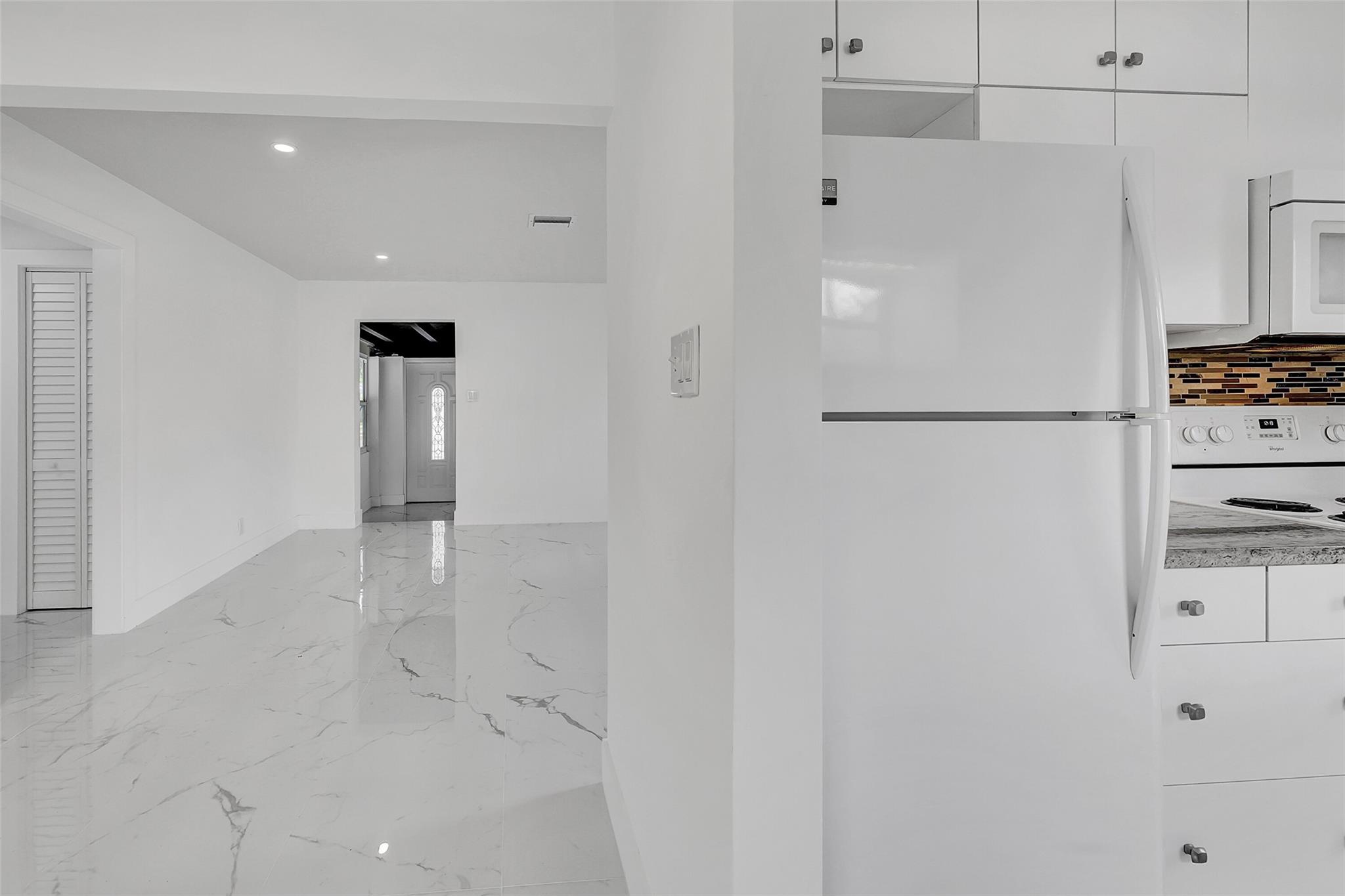 HOLLYWOOD TERRACE AMEN PL - Residential Lease