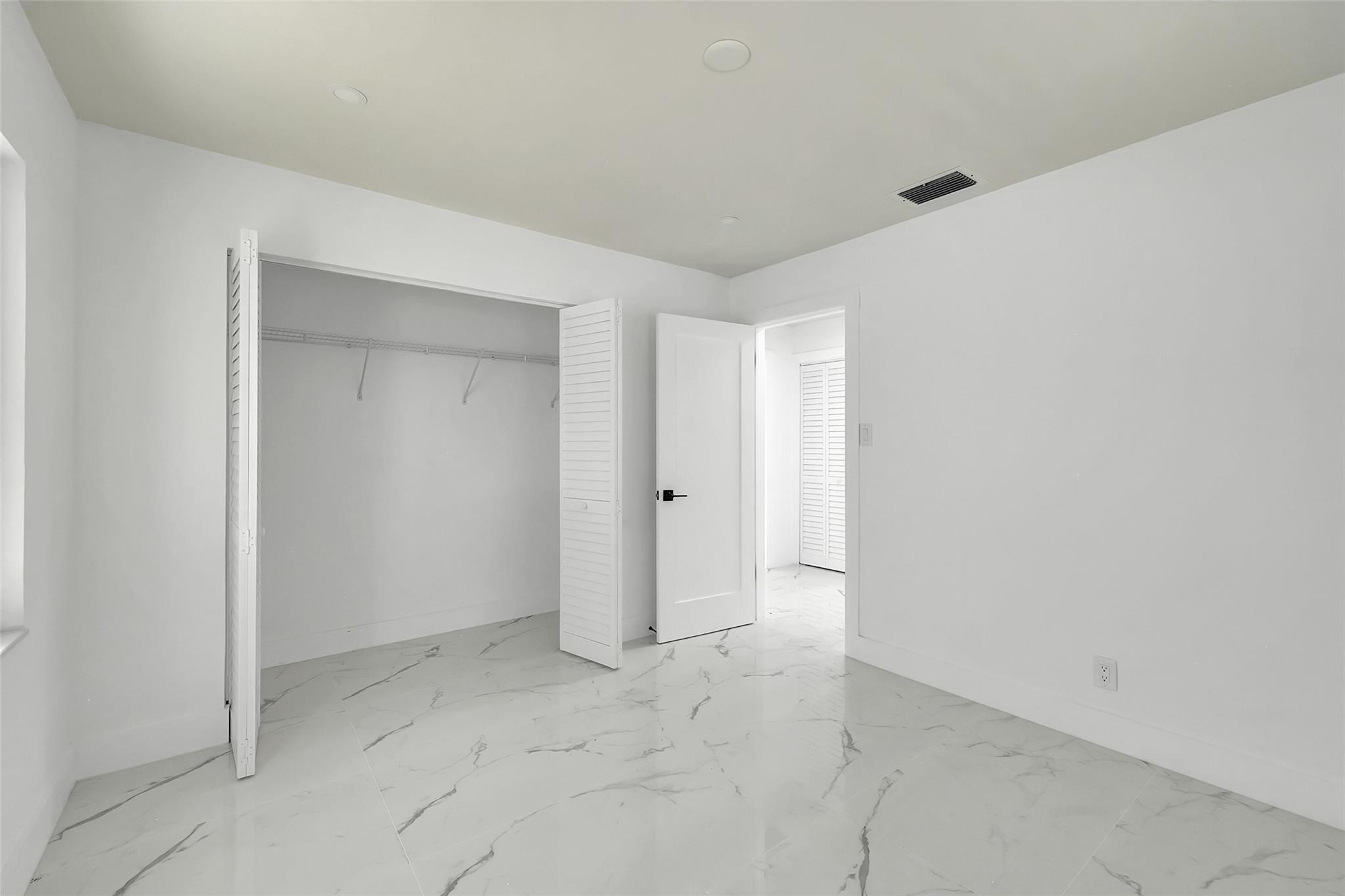 HOLLYWOOD TERRACE AMEN PL - Residential Lease