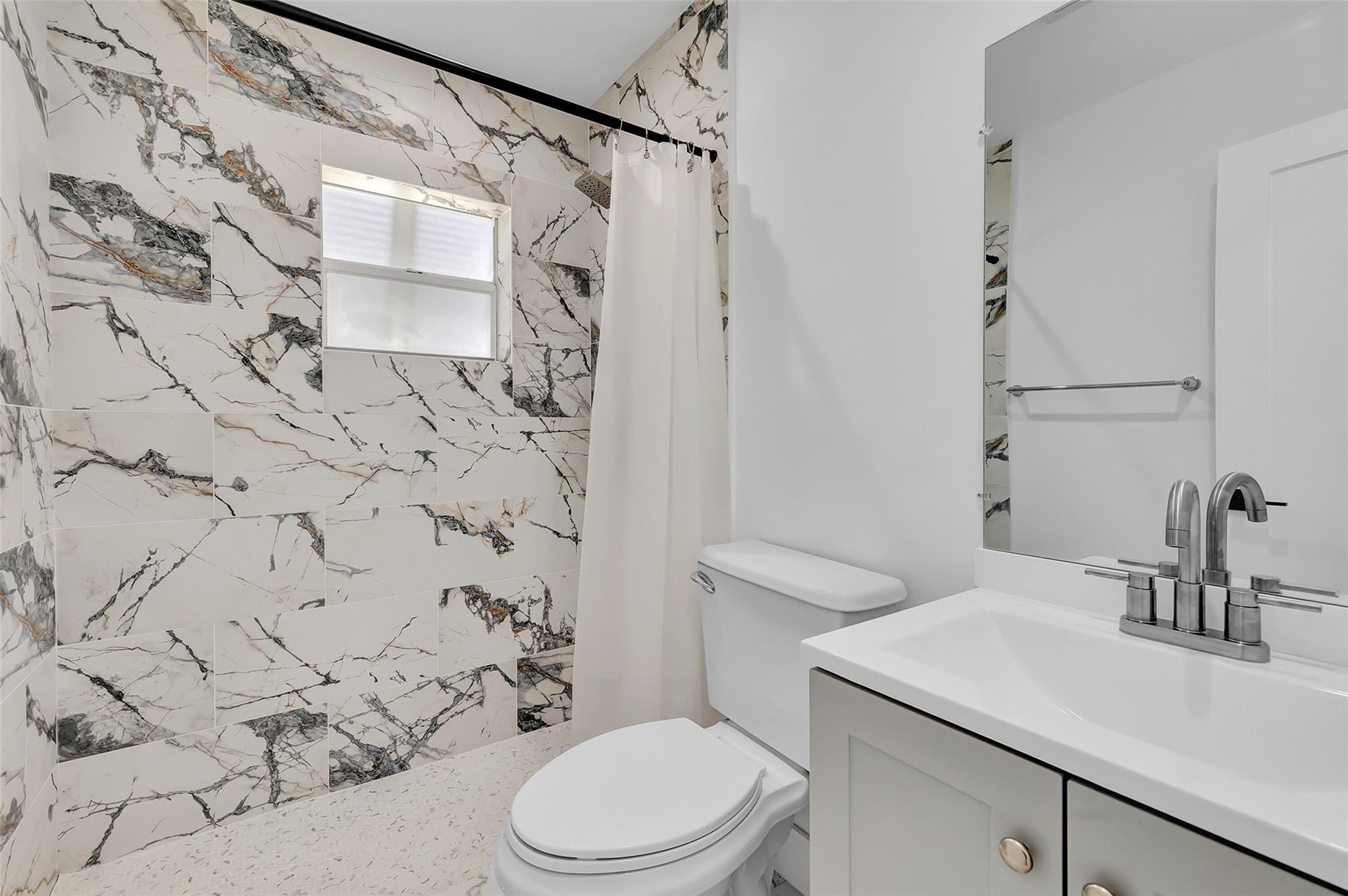 HOLLYWOOD TERRACE AMEN PL - Residential Lease