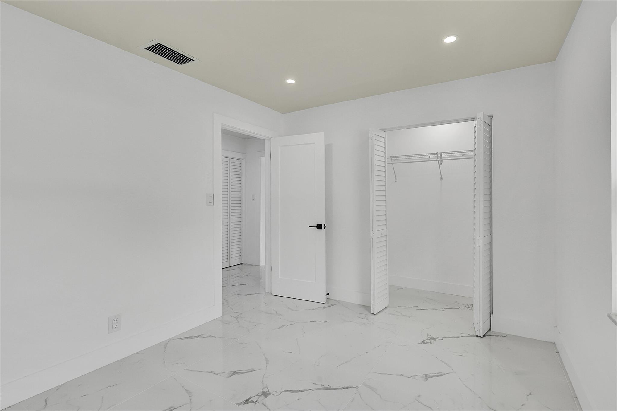HOLLYWOOD TERRACE AMEN PL - Residential Lease