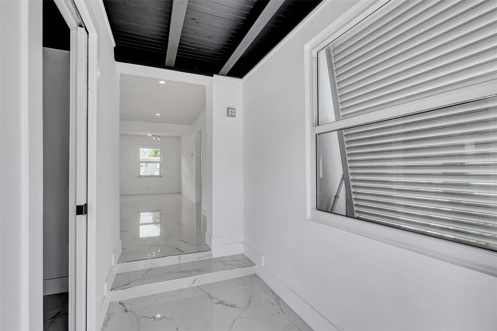 HOLLYWOOD TERRACE AMEN PL - Residential Lease
