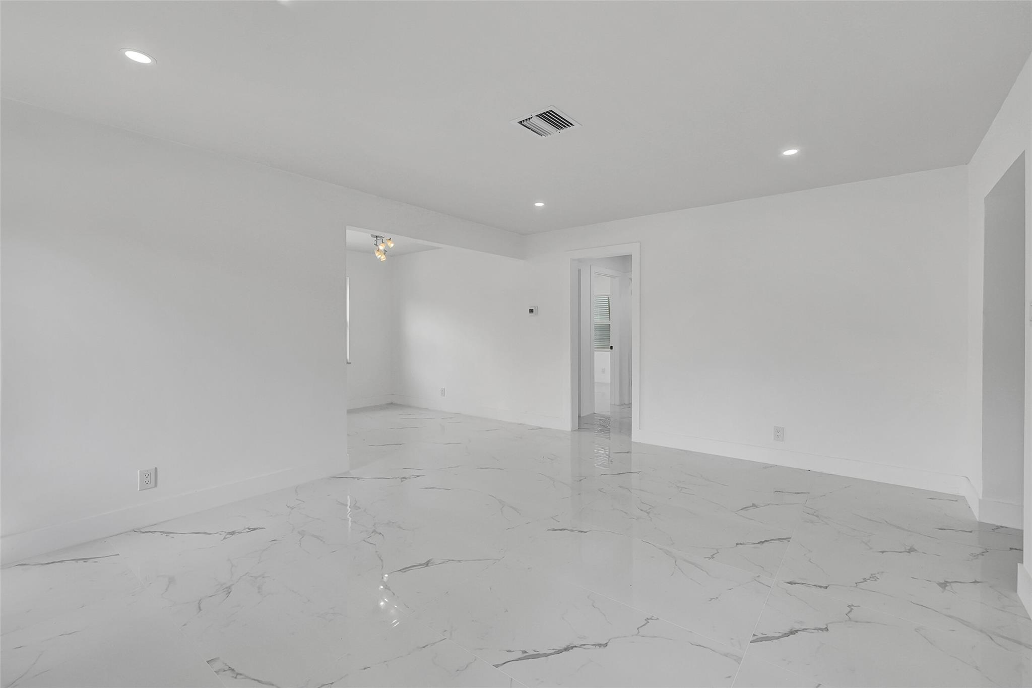 HOLLYWOOD TERRACE AMEN PL - Residential Lease