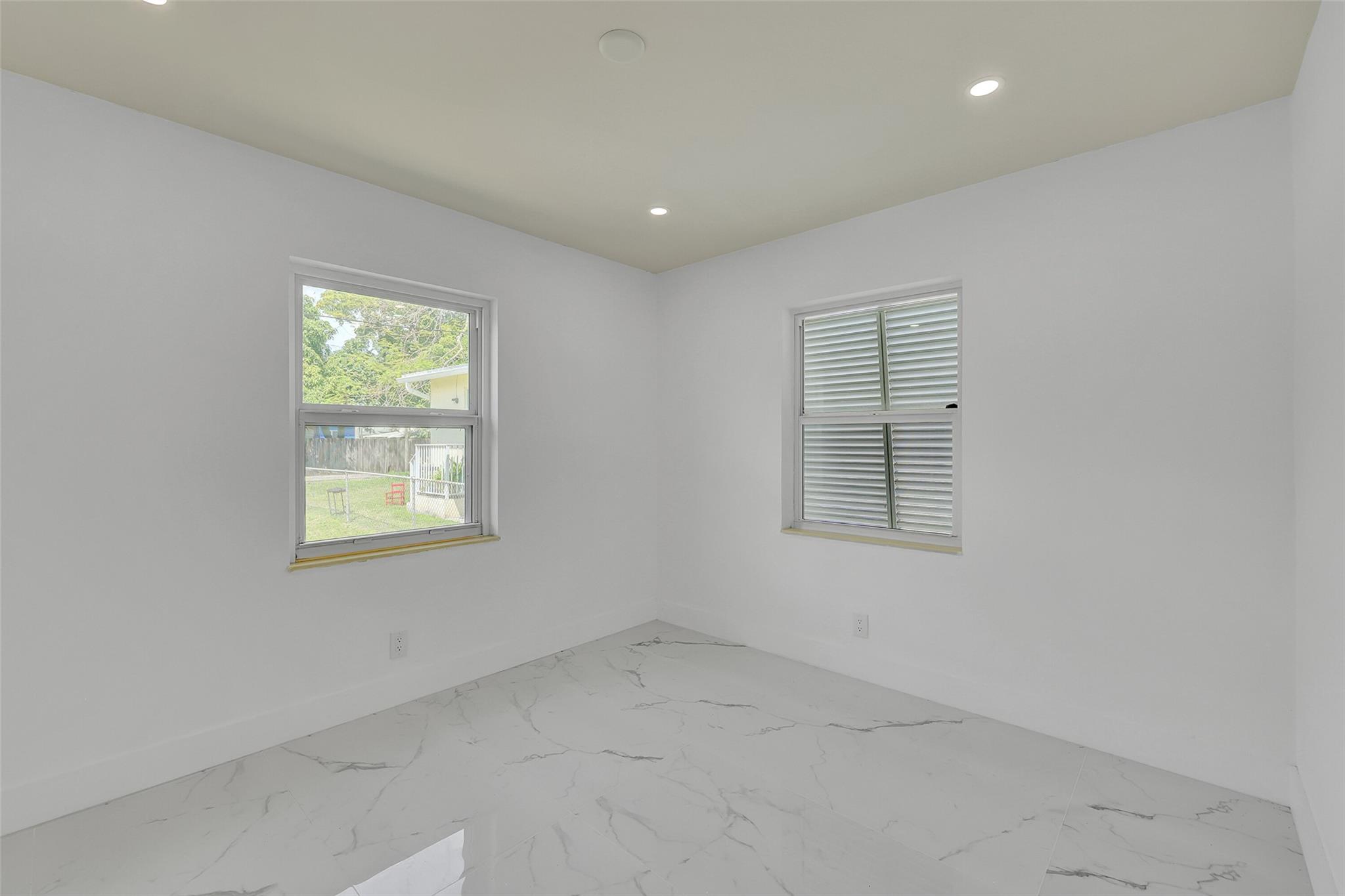 HOLLYWOOD TERRACE AMEN PL - Residential Lease