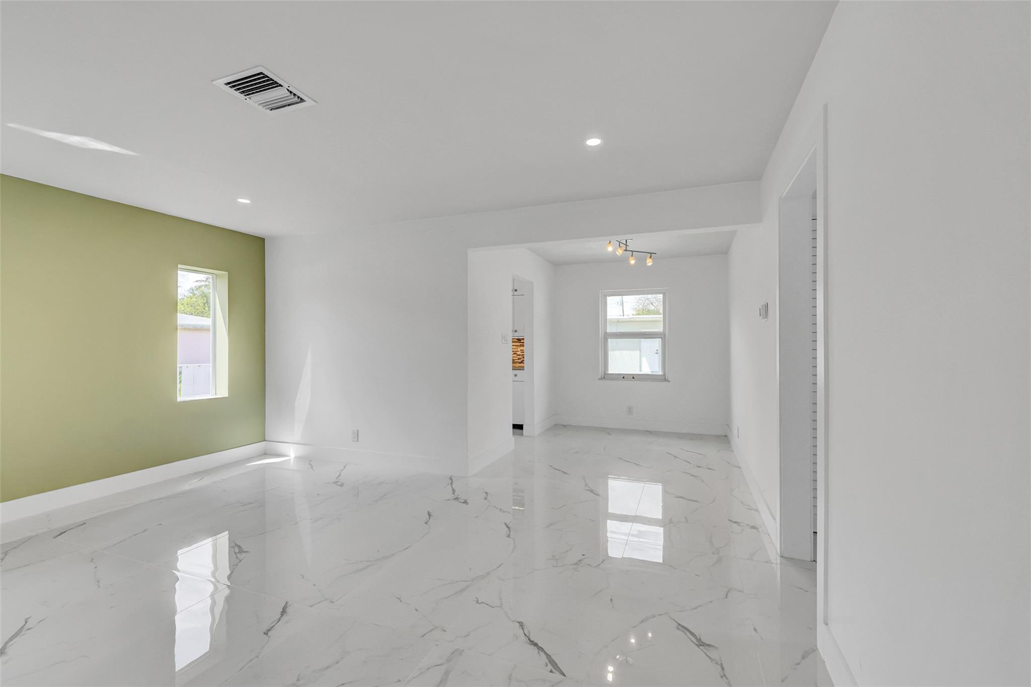 HOLLYWOOD TERRACE AMEN PL - Residential Lease
