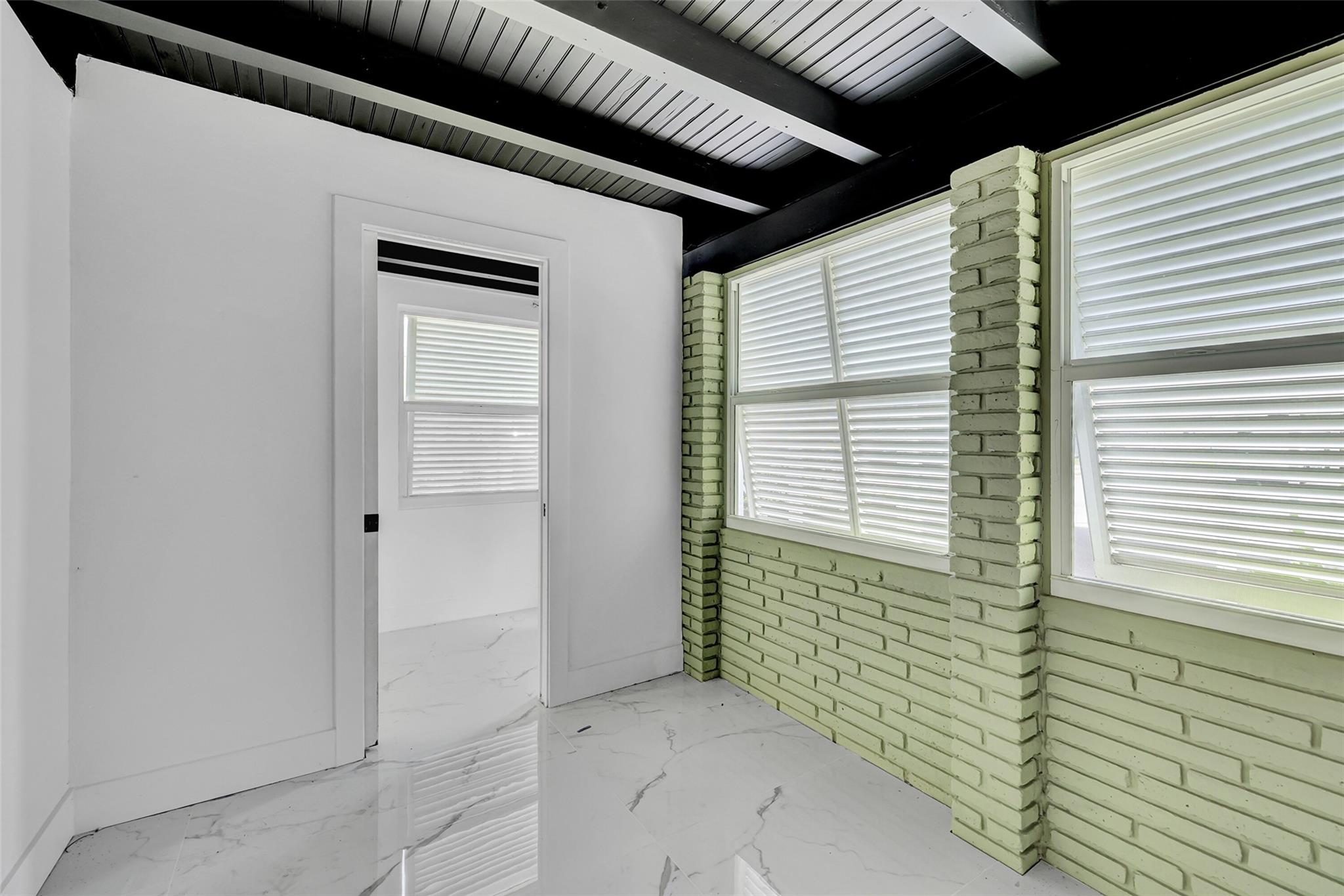 HOLLYWOOD TERRACE AMEN PL - Residential Lease