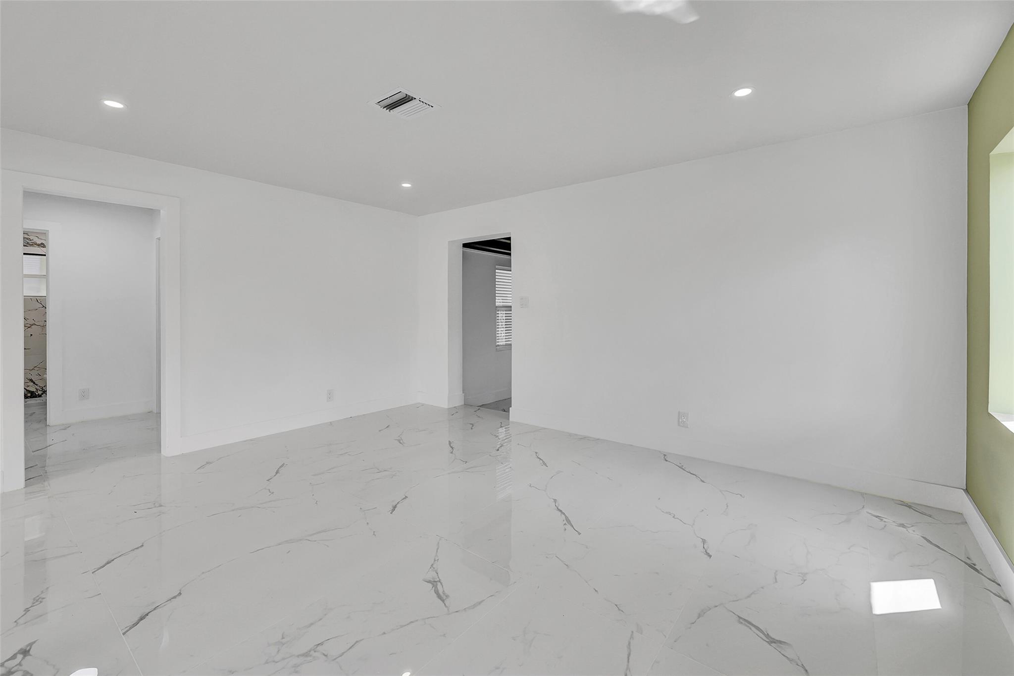 HOLLYWOOD TERRACE AMEN PL - Residential Lease