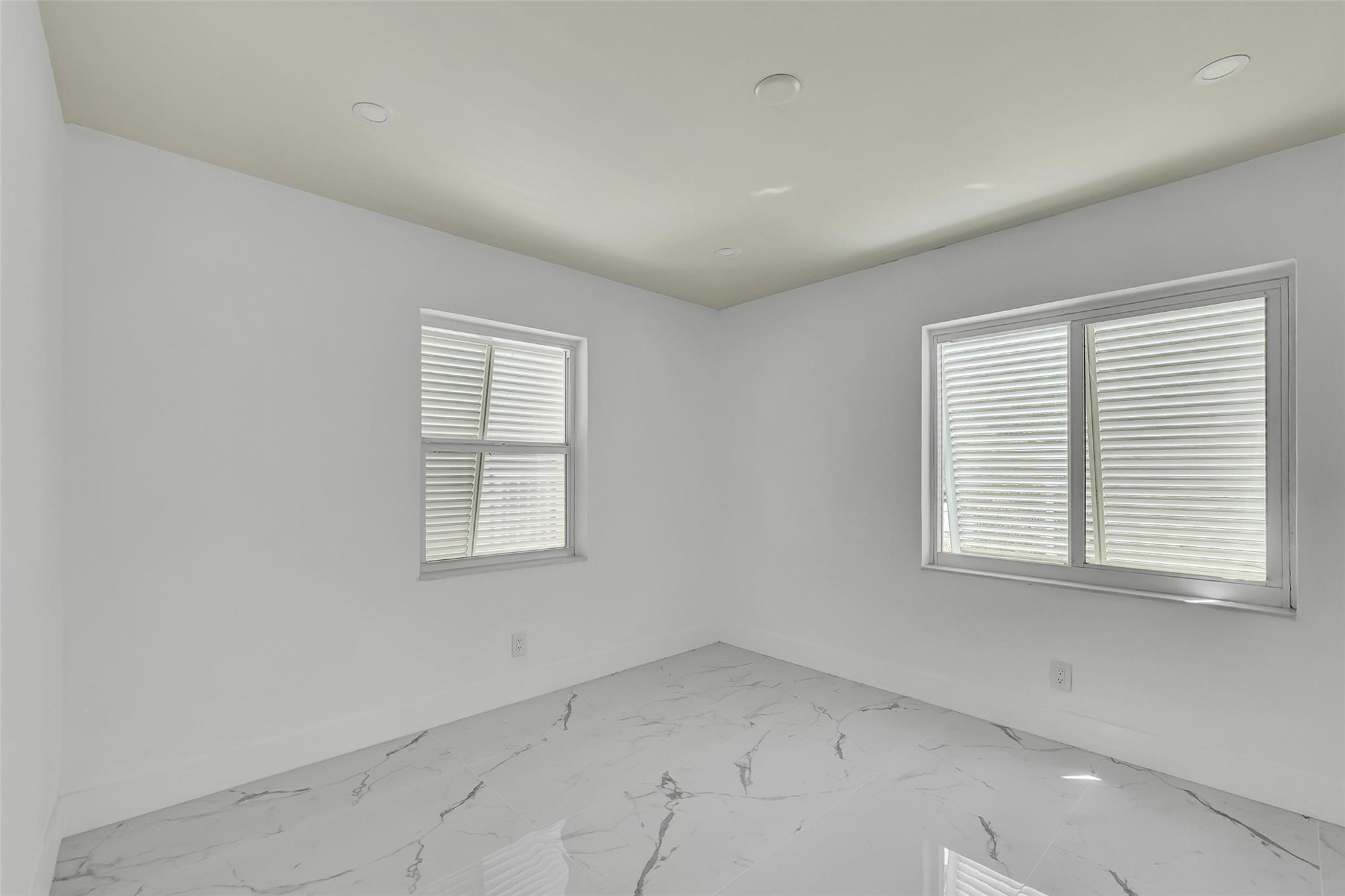 HOLLYWOOD TERRACE AMEN PL - Residential Lease