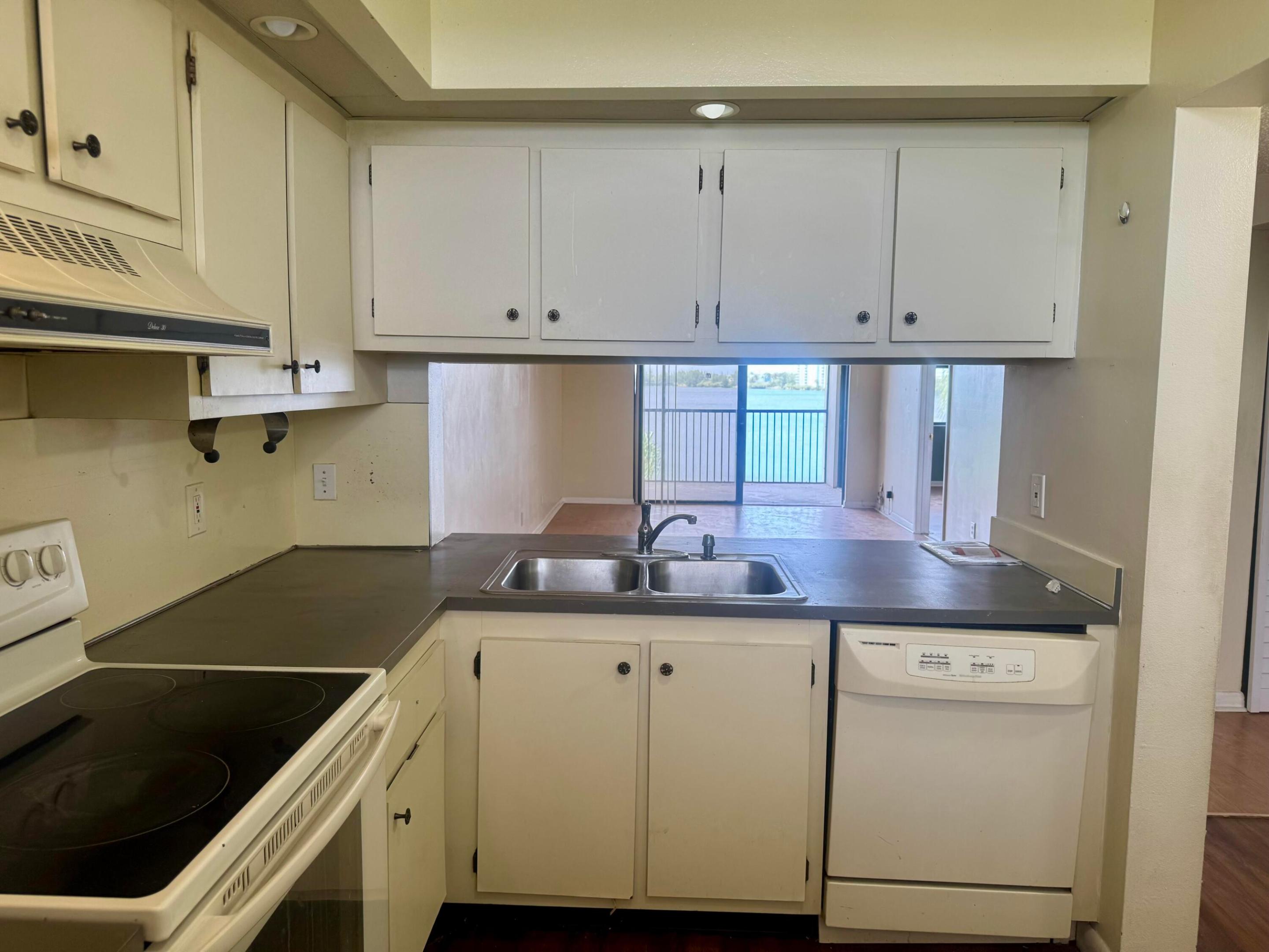 LAKE EMERALD CONDOMINIUM NO ONE - Residential