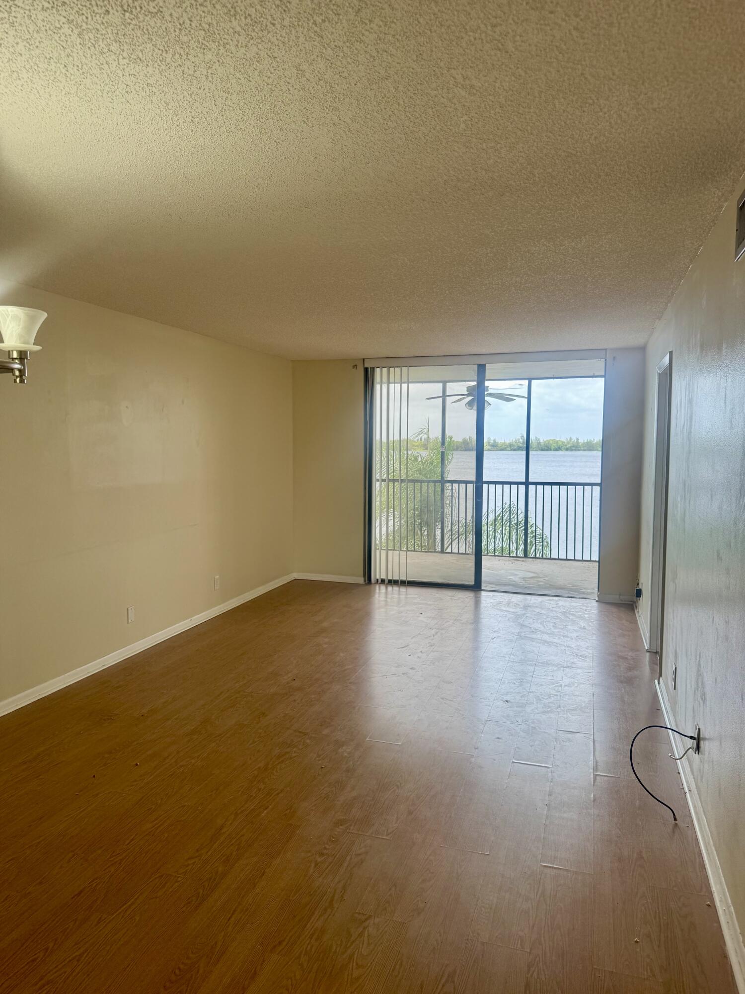 LAKE EMERALD CONDOMINIUM NO ONE - Residential