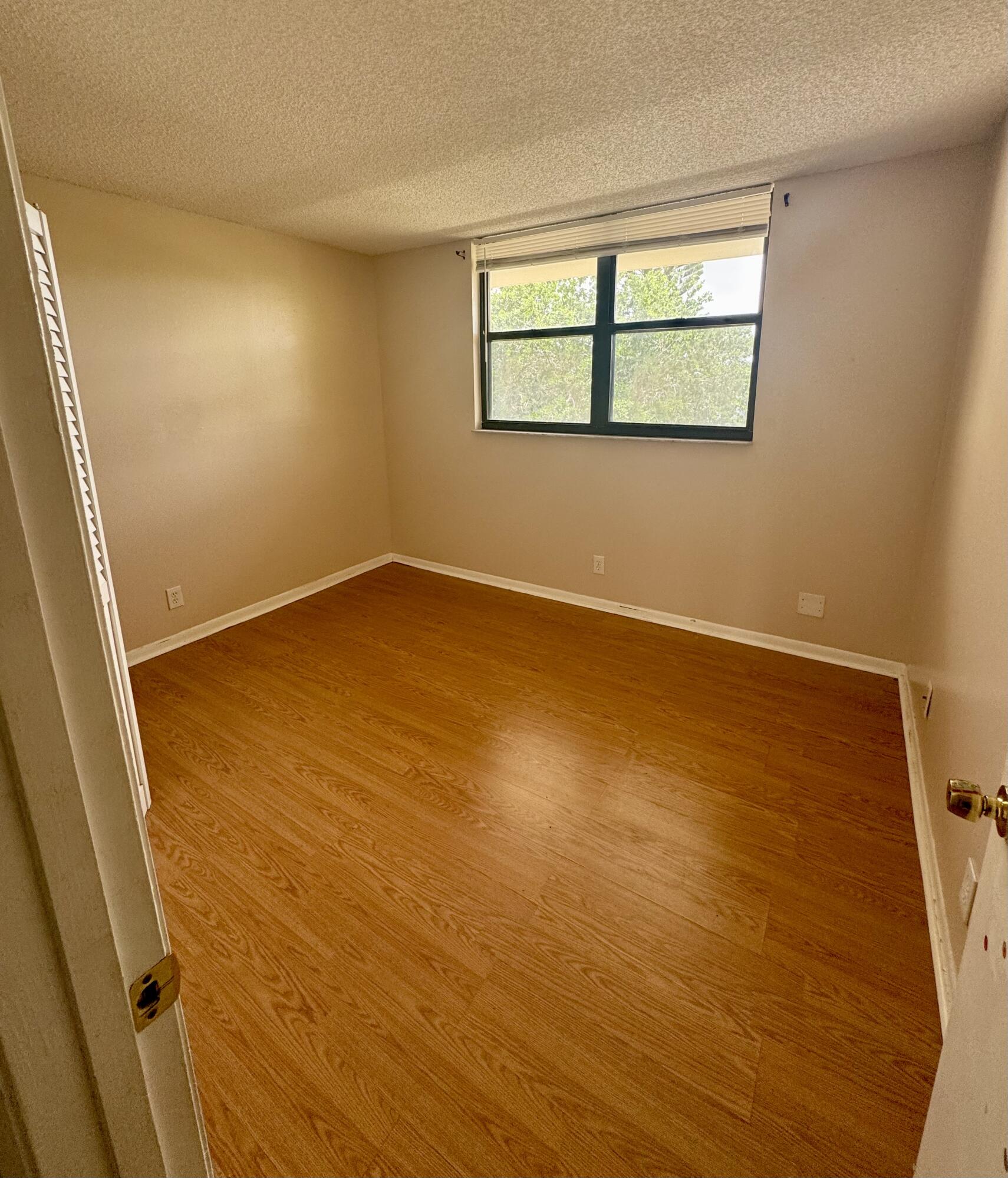 LAKE EMERALD CONDOMINIUM NO ONE - Residential