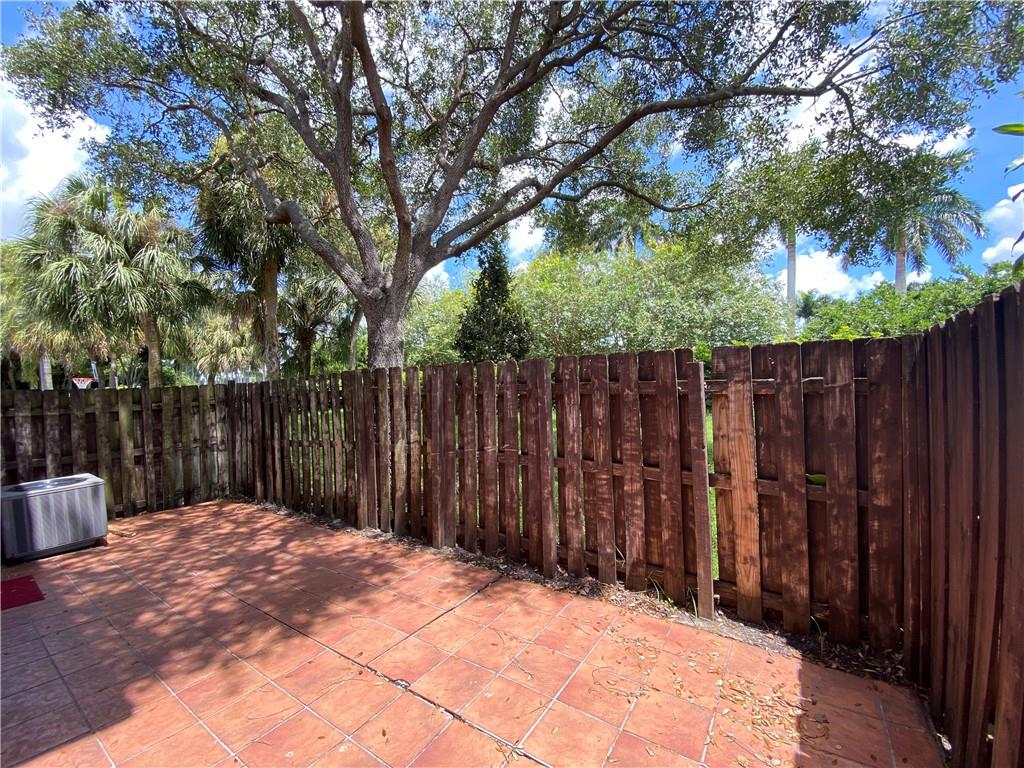 16045 EMERALD COVE RD 16045