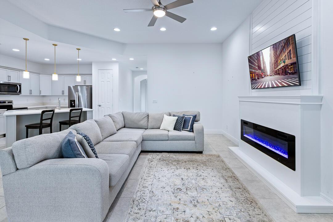 BELLA VISTA ISLES - Residential Lease