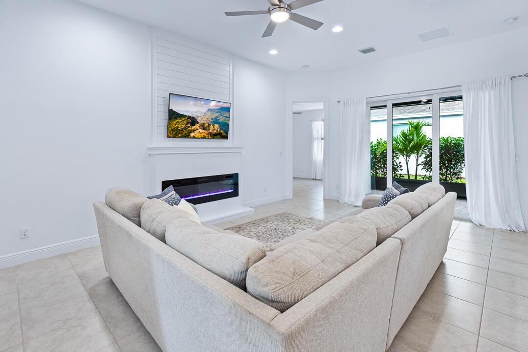 BELLA VISTA ISLES - Residential Lease