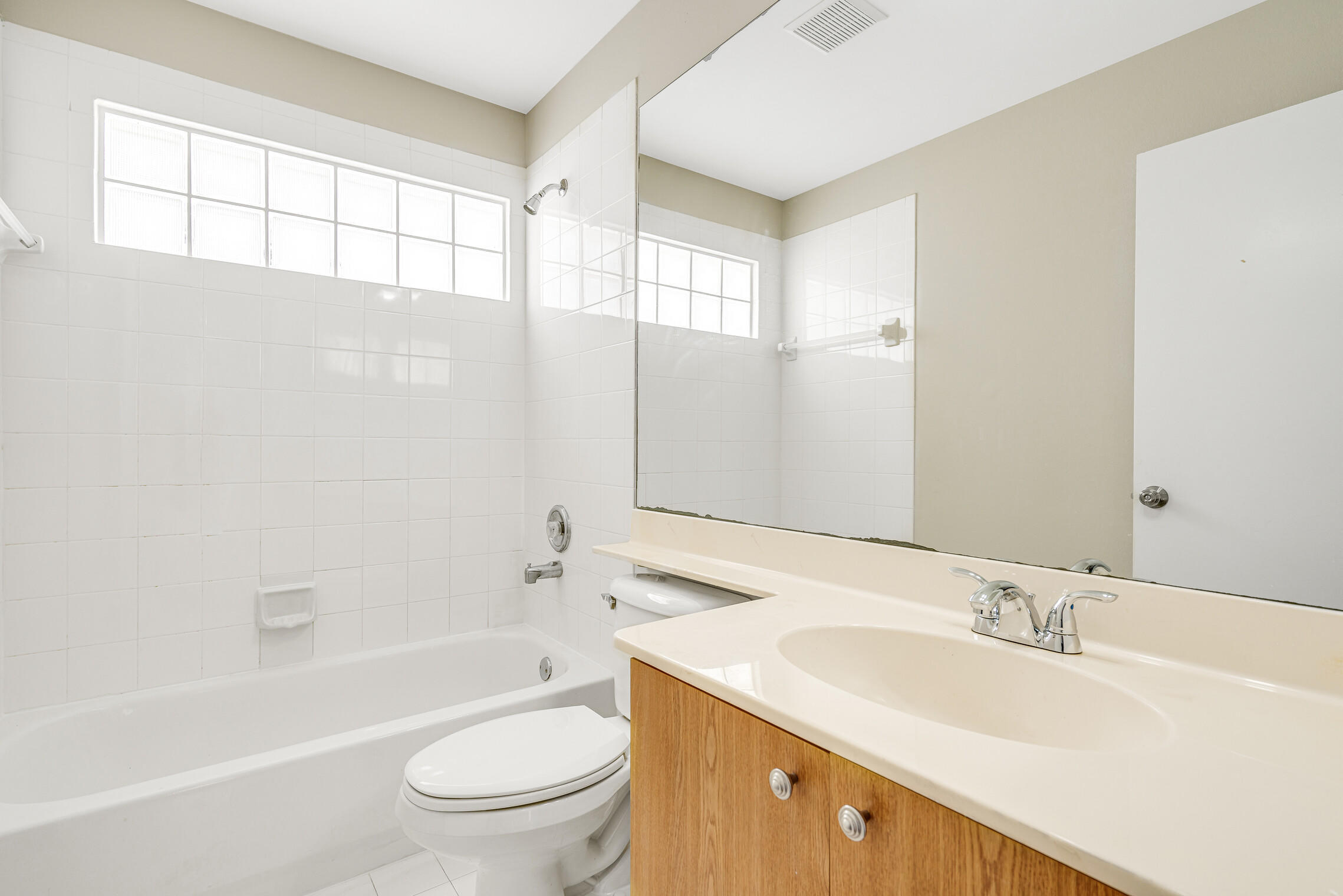 LAKE CHARLESTON - Residential Lease