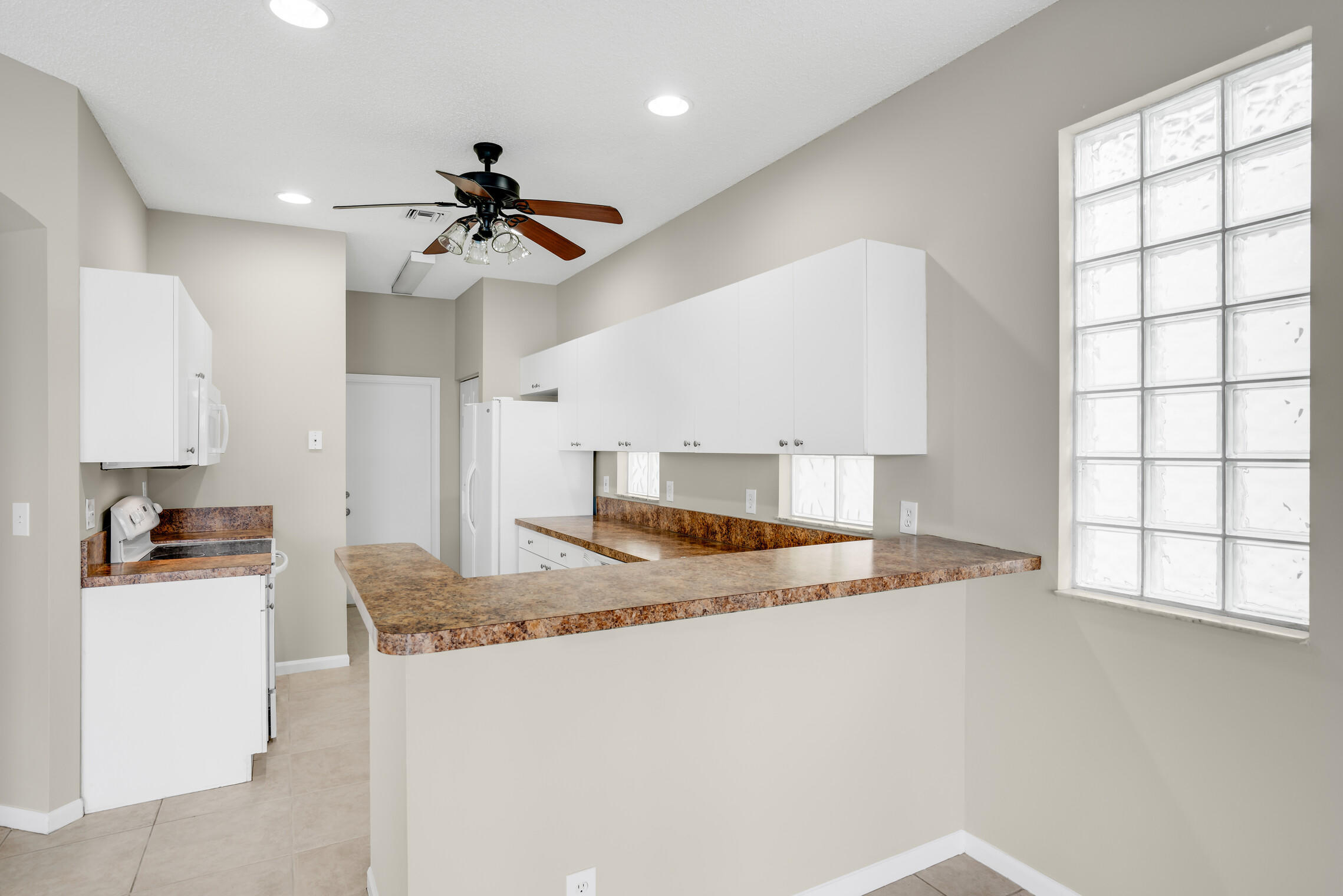 LAKE CHARLESTON - Residential Lease