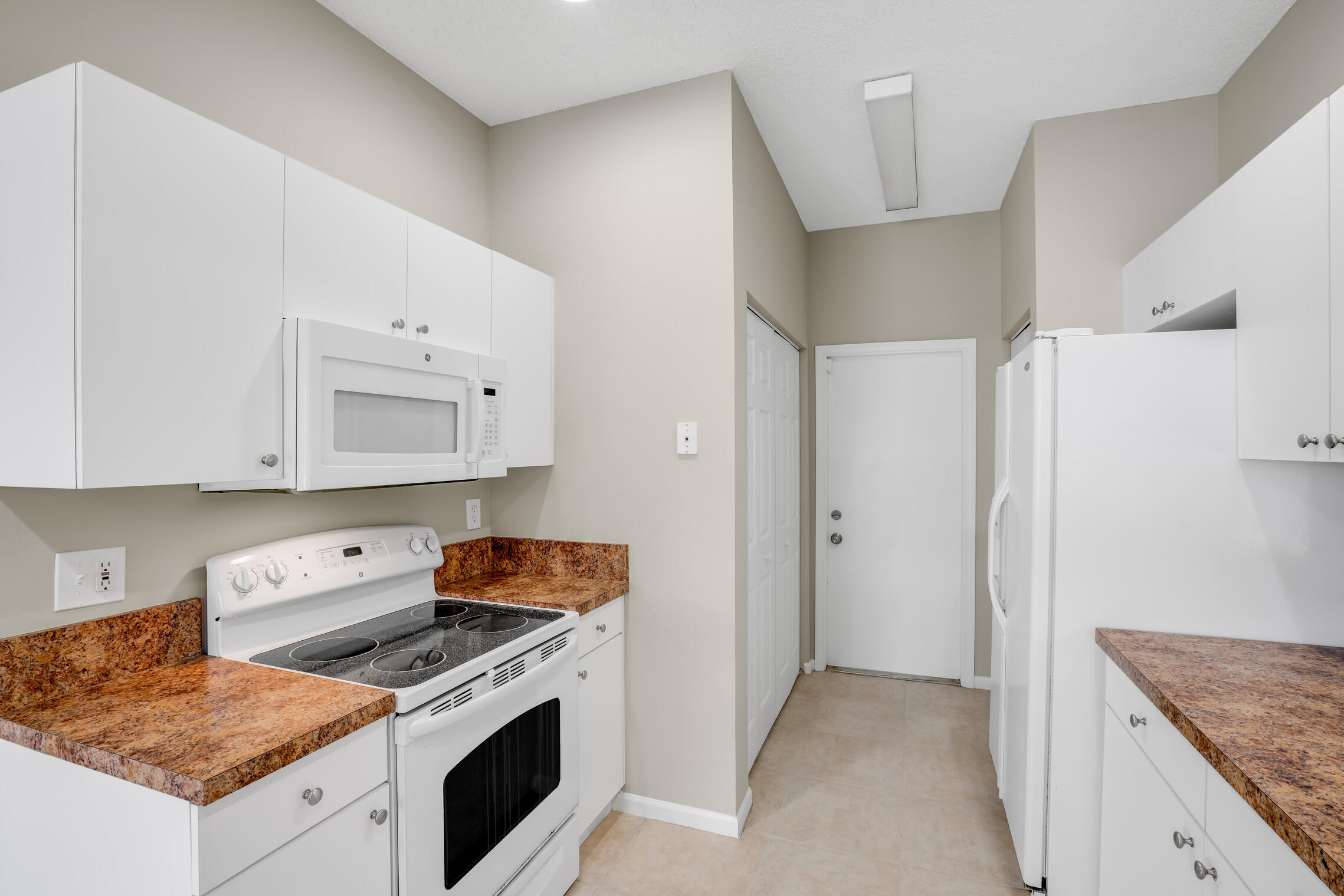 LAKE CHARLESTON - Residential Lease