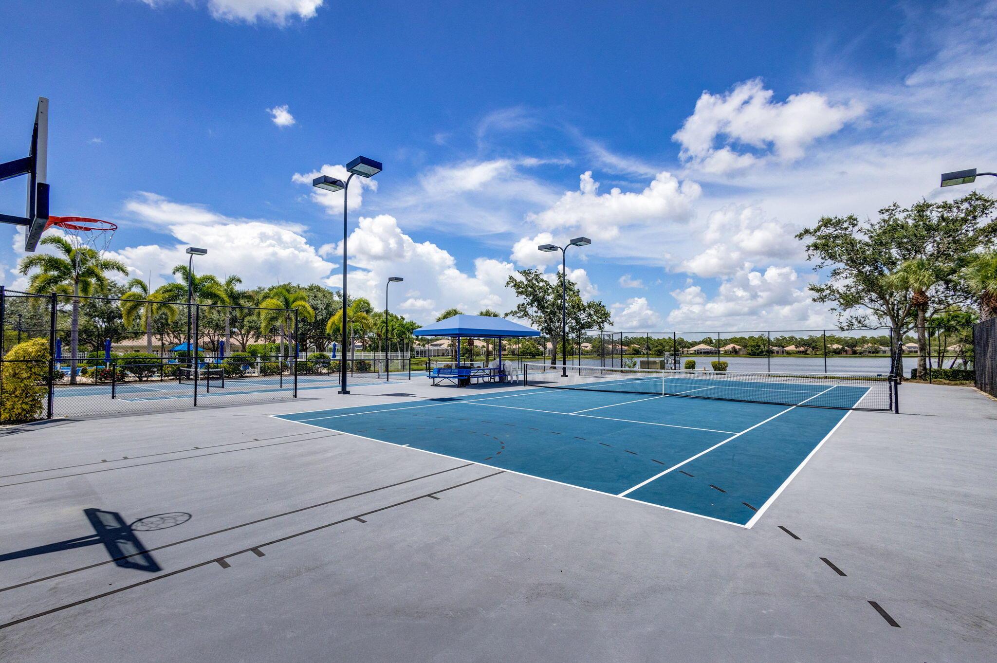 CARLETON OAKS - Residential