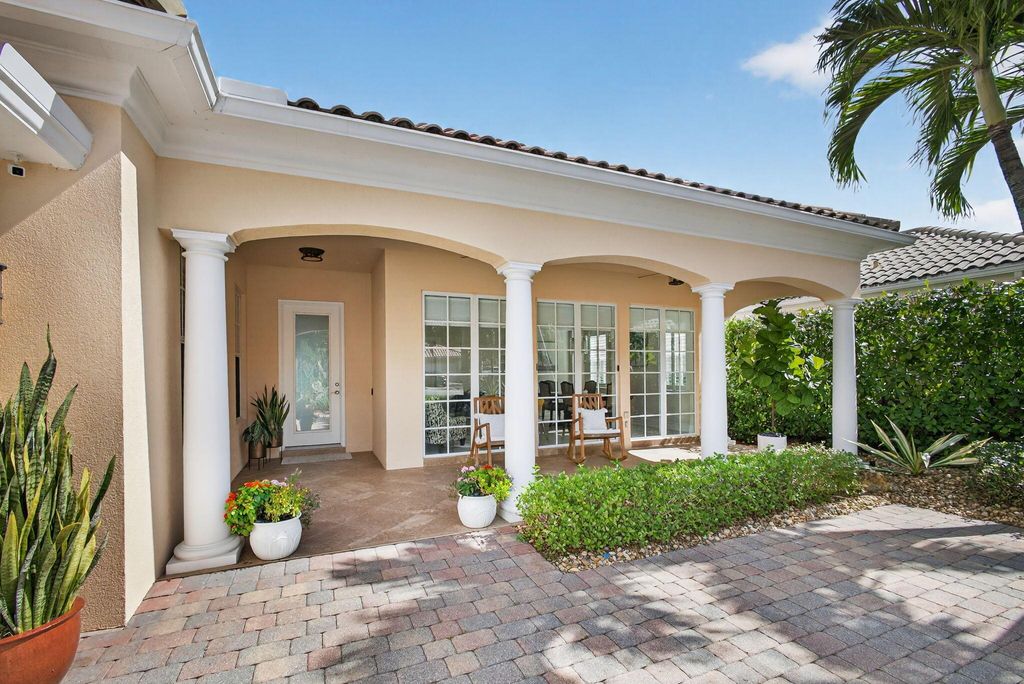 Photo of 8840 Oldham Way, Palm Beach Gardens, FL 33412 (MLS # R11133033)
