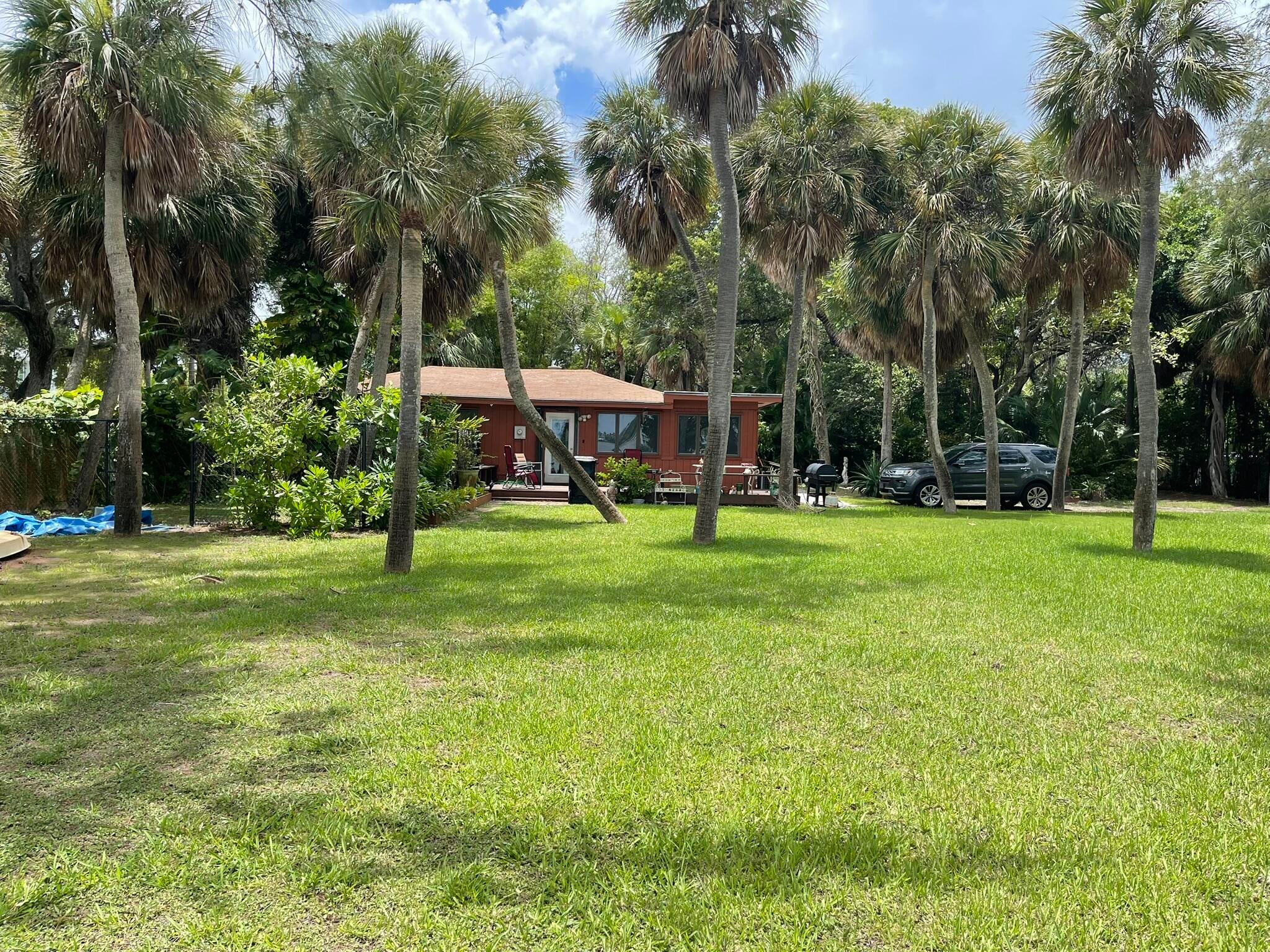806 S LAKESIDE Drive