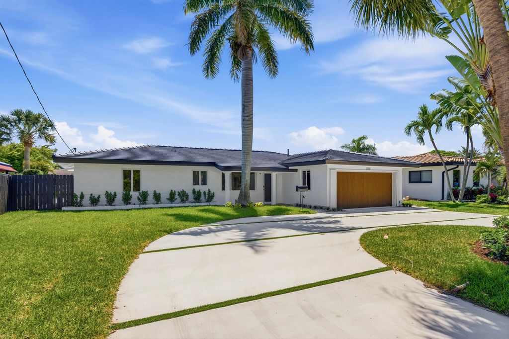 Photo of 2280 SE 10th Court, Pompano Beach, FL 33062 (MLS # B26007930)