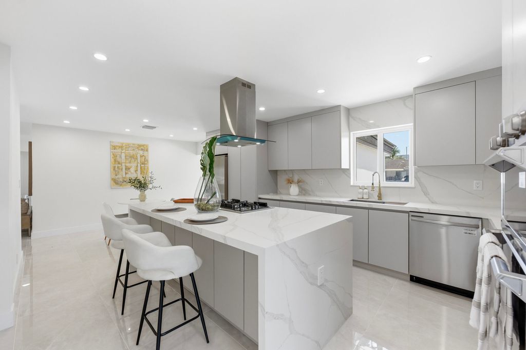 Photo of 2280 SE 10th Court, Pompano Beach, FL 33062 (MLS # B26007930)