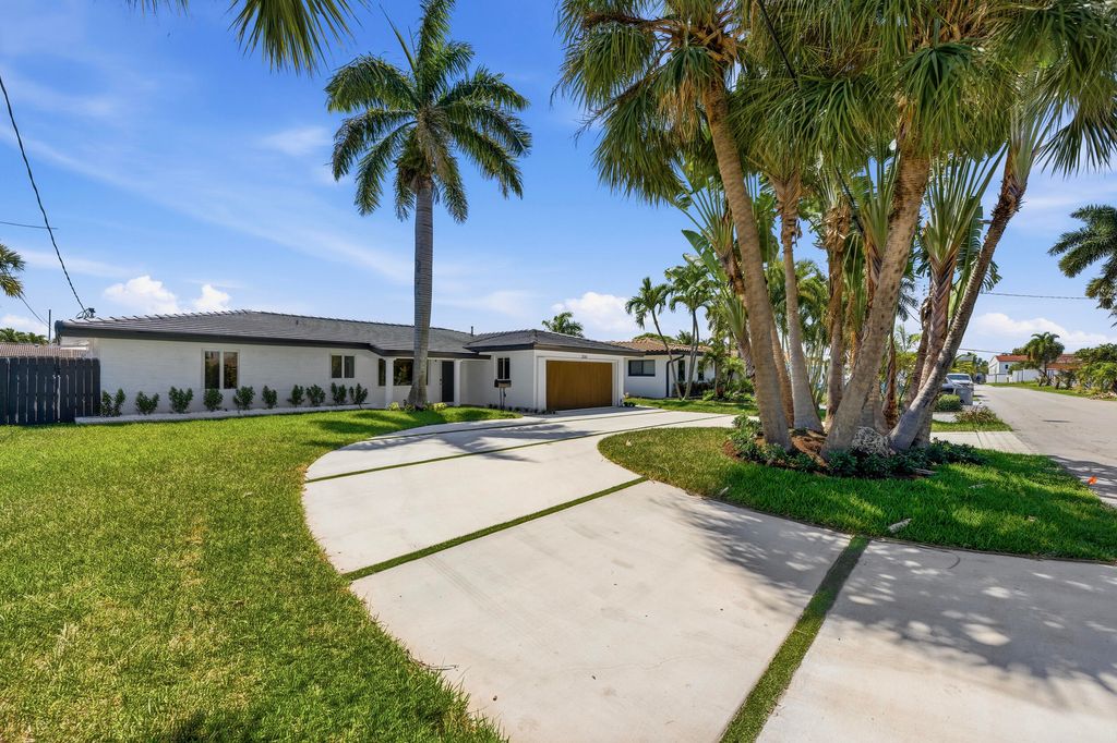 Photo of 2280 SE 10th Court, Pompano Beach, FL 33062 (MLS # B26007930)